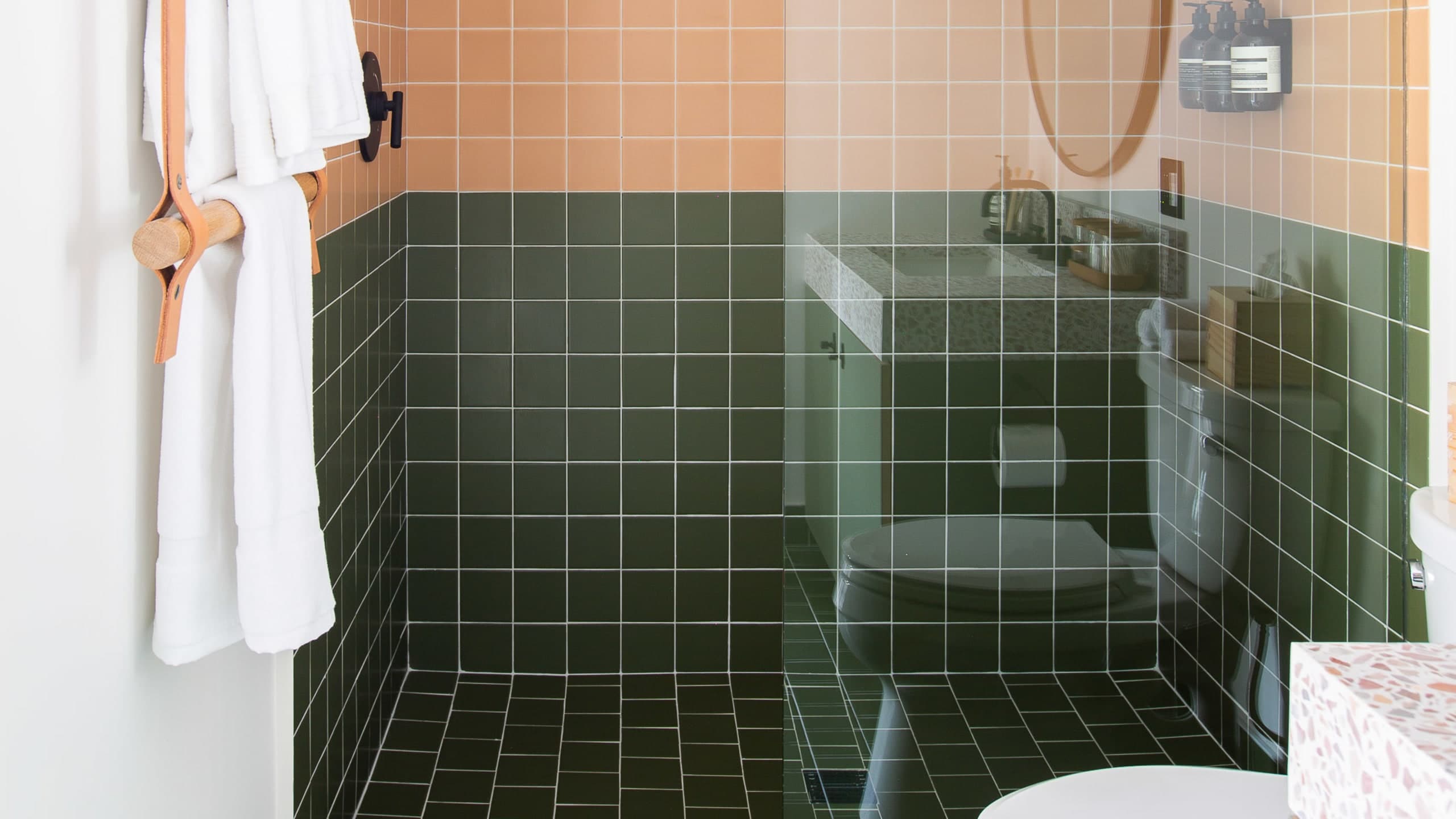 Deluxe King Room - Image 2