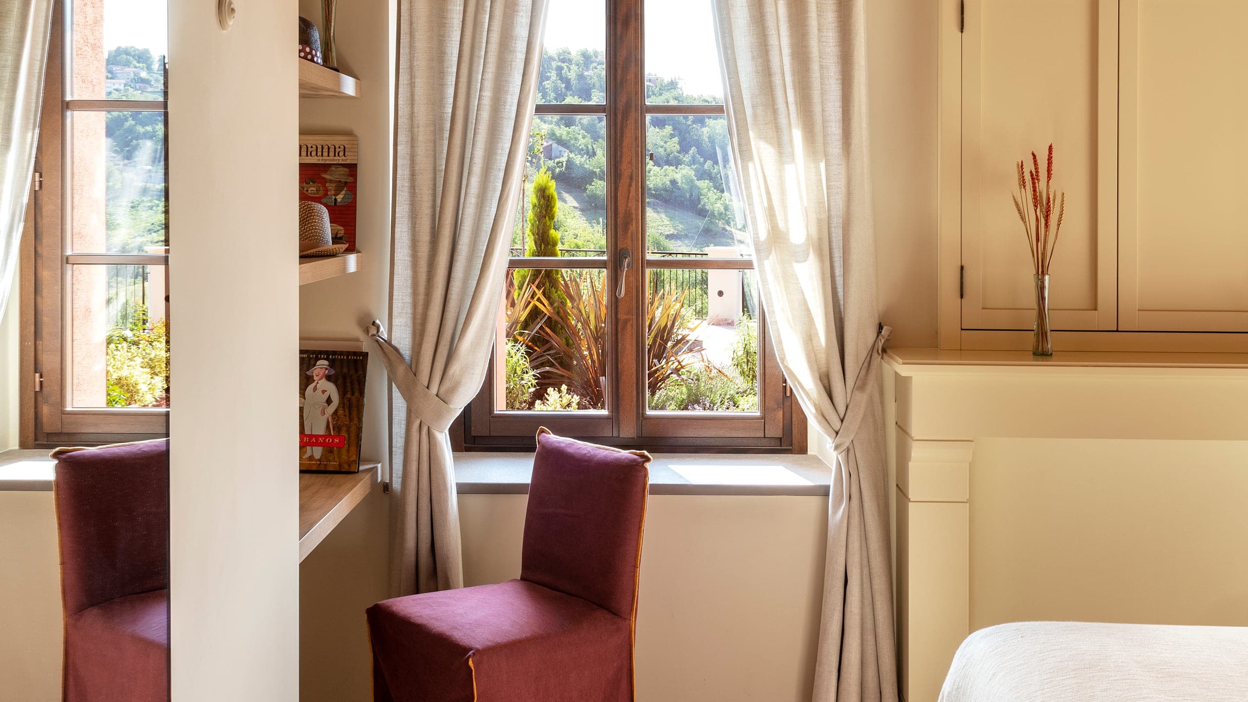 Deluxe Double Room - Image 3