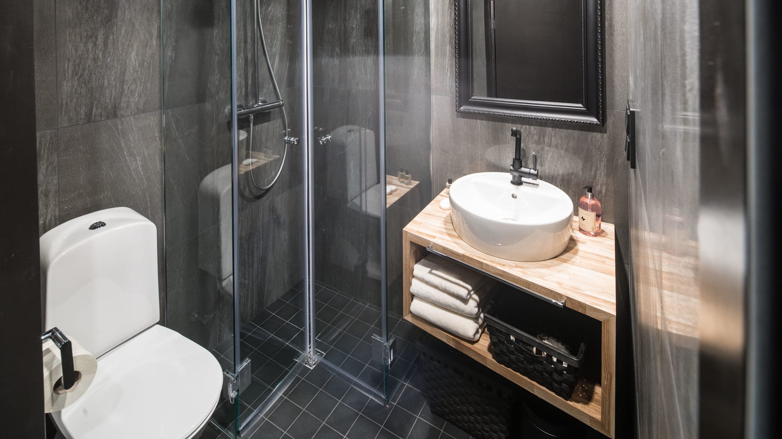 Arctic TreeHouse Suite Twin with Nest-like Bed - Image 4