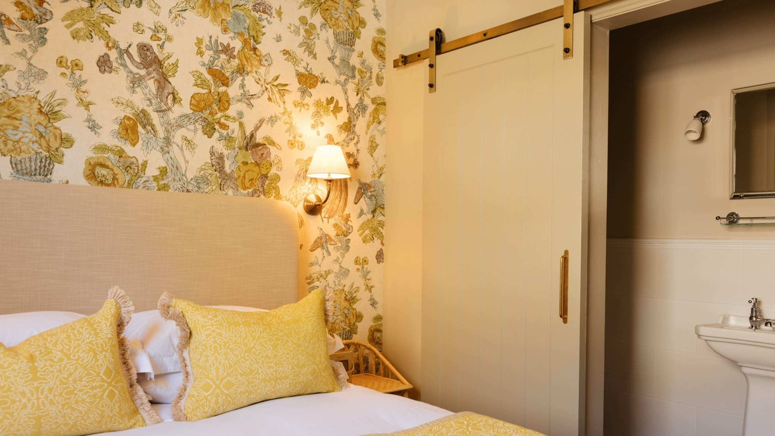 Cosy King Size Bedroom - Image 1