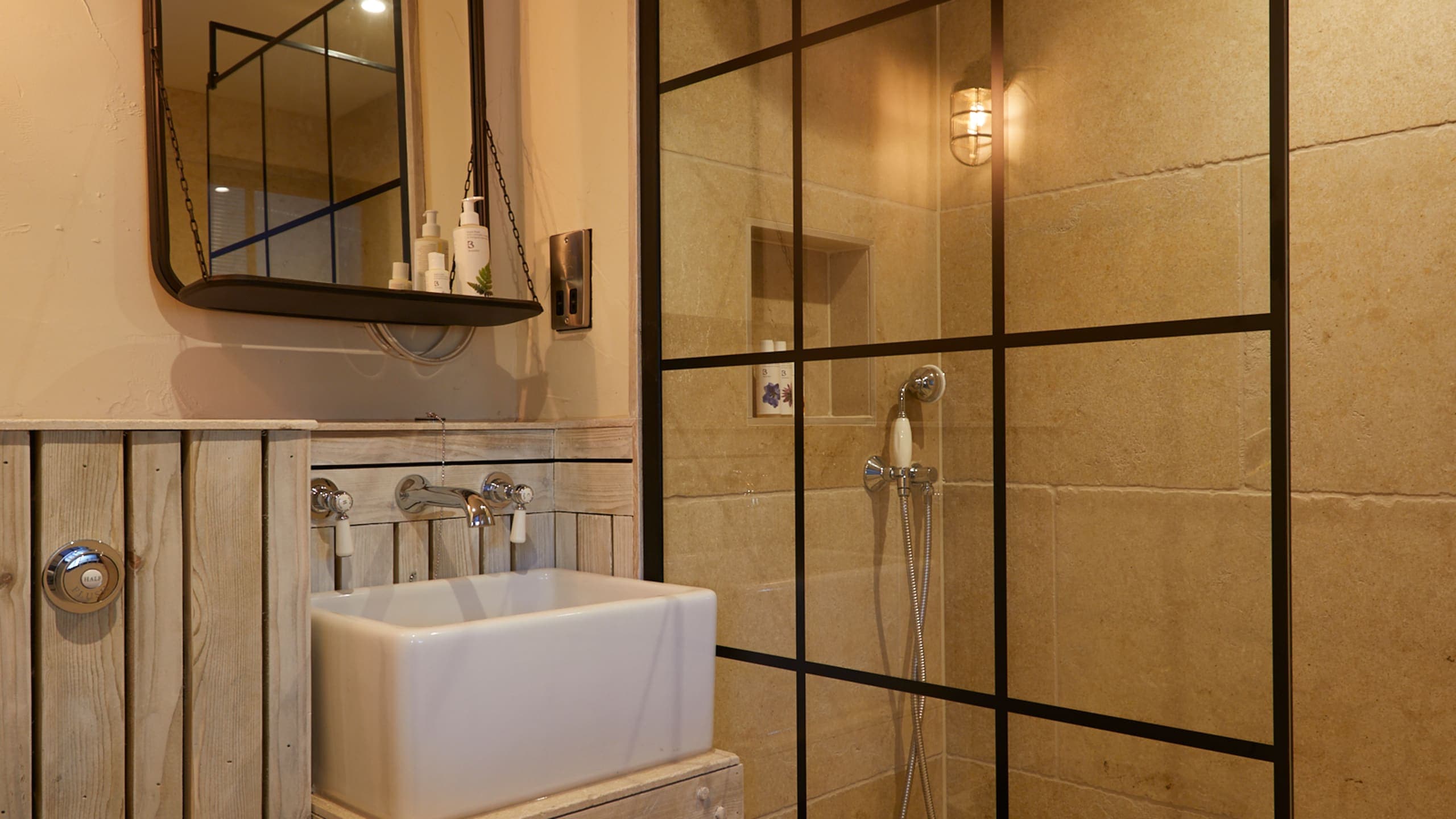 Ampney Hills Rooms - Image 1