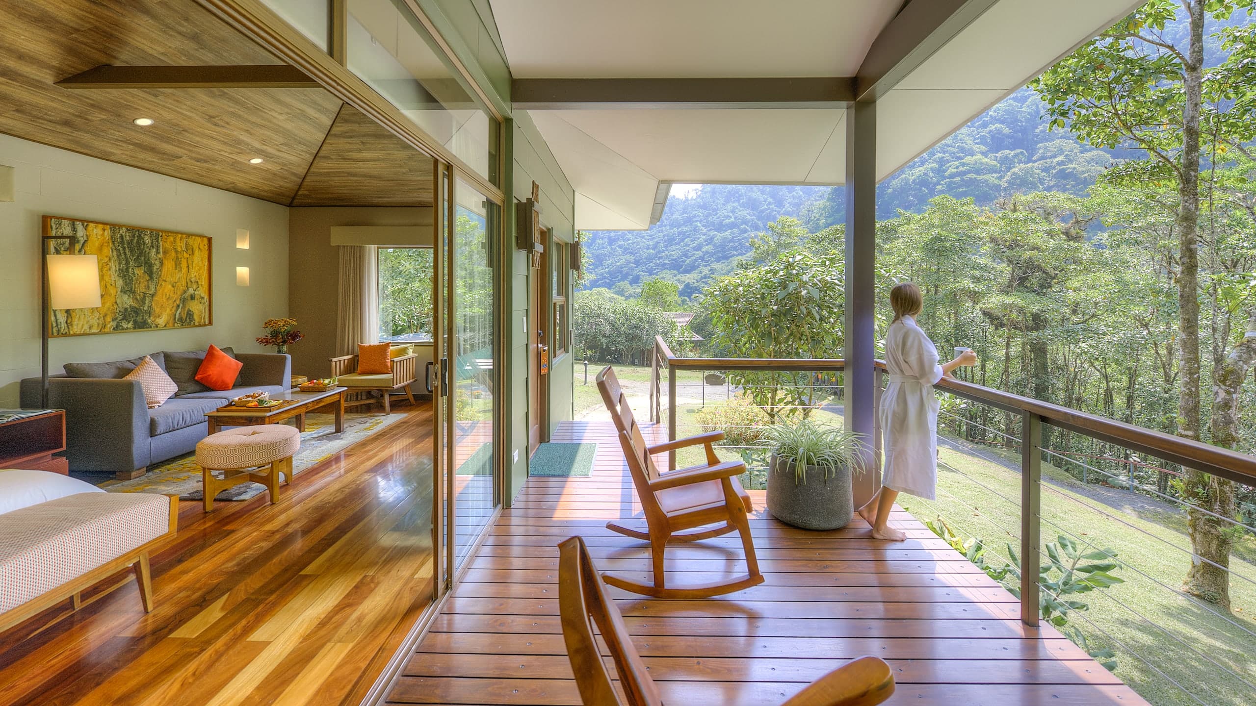 Luxury Suite with Cloud Forest View - Image 3