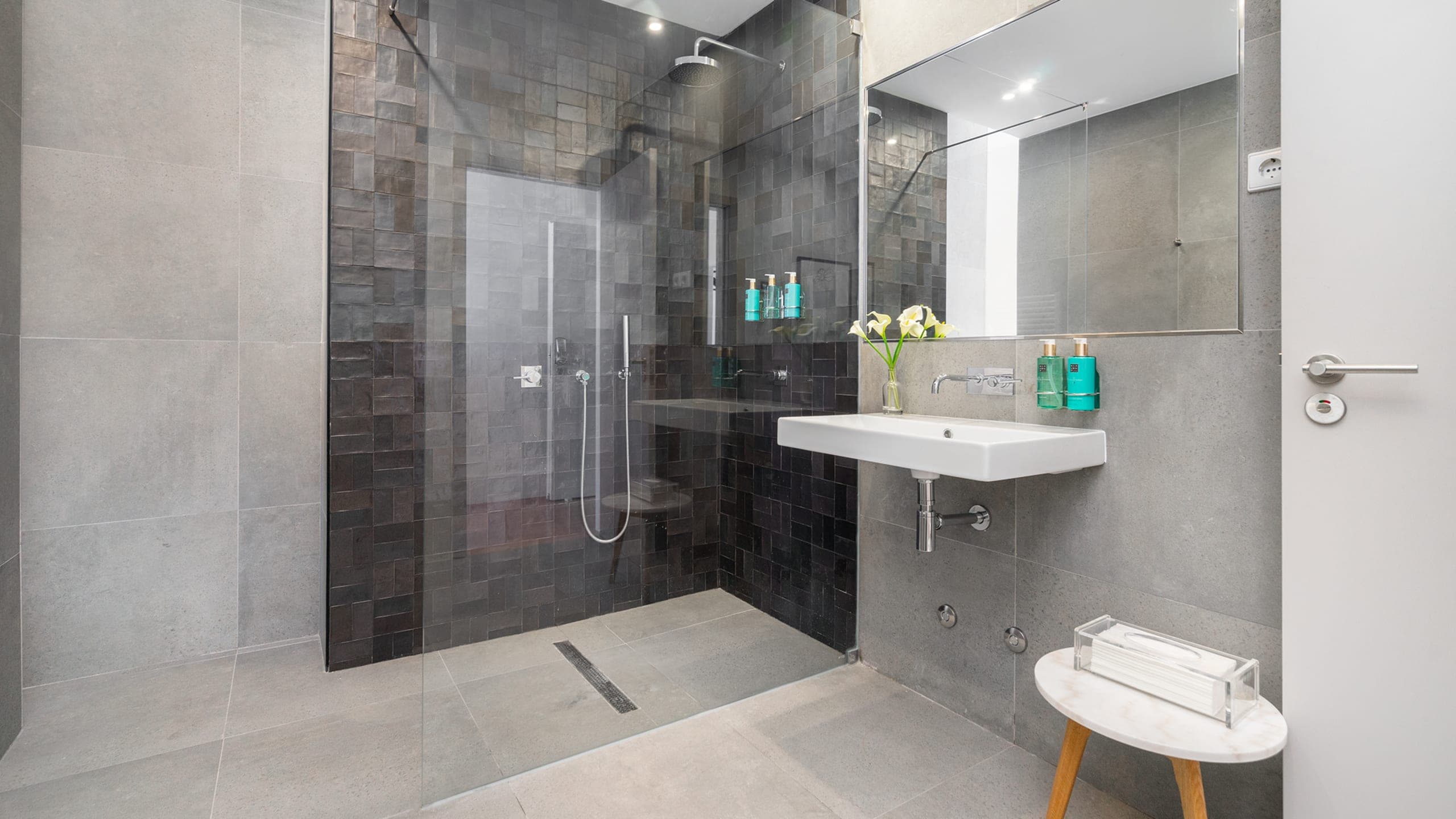 City View Suite (Second Floor) - Image 2