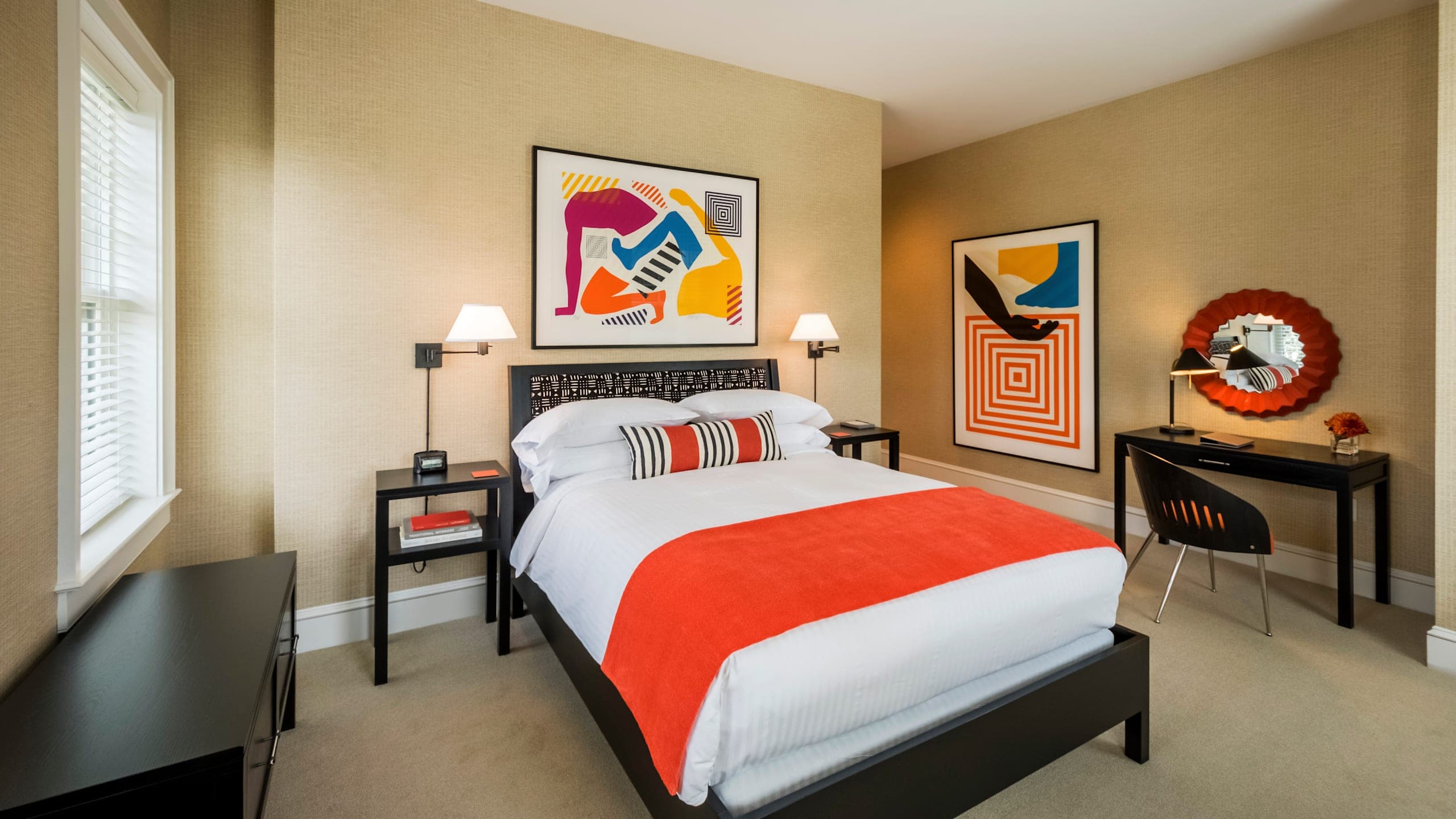 Deluxe Queen - Wallcourt Hall - Image 1