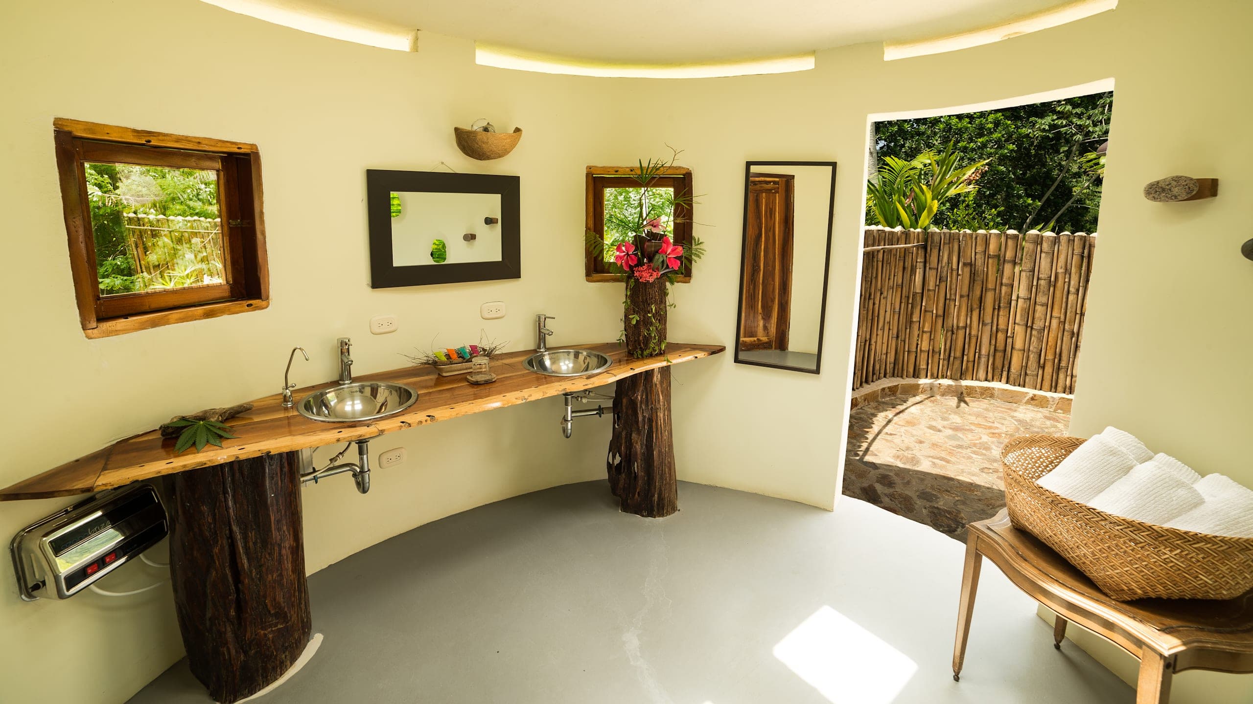 Double Queen - Image 3