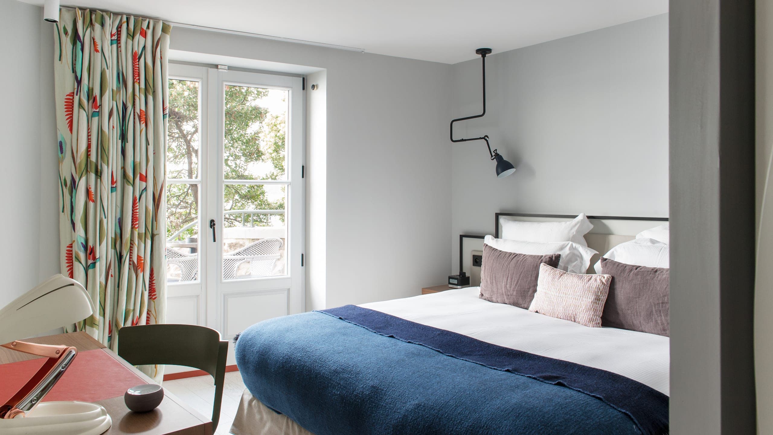 Superior Room with Sea View - Image 11