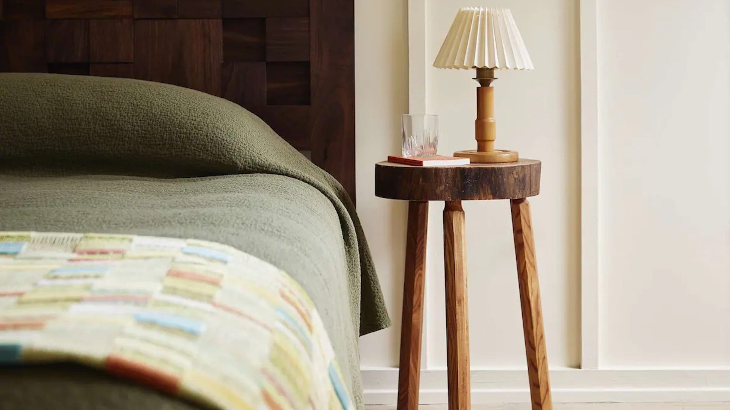 Pool House Standard Queen - Image 1