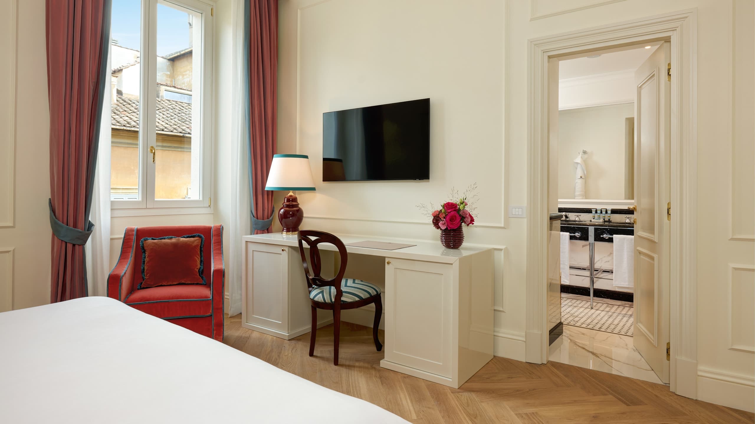 Deluxe Room - Image 2