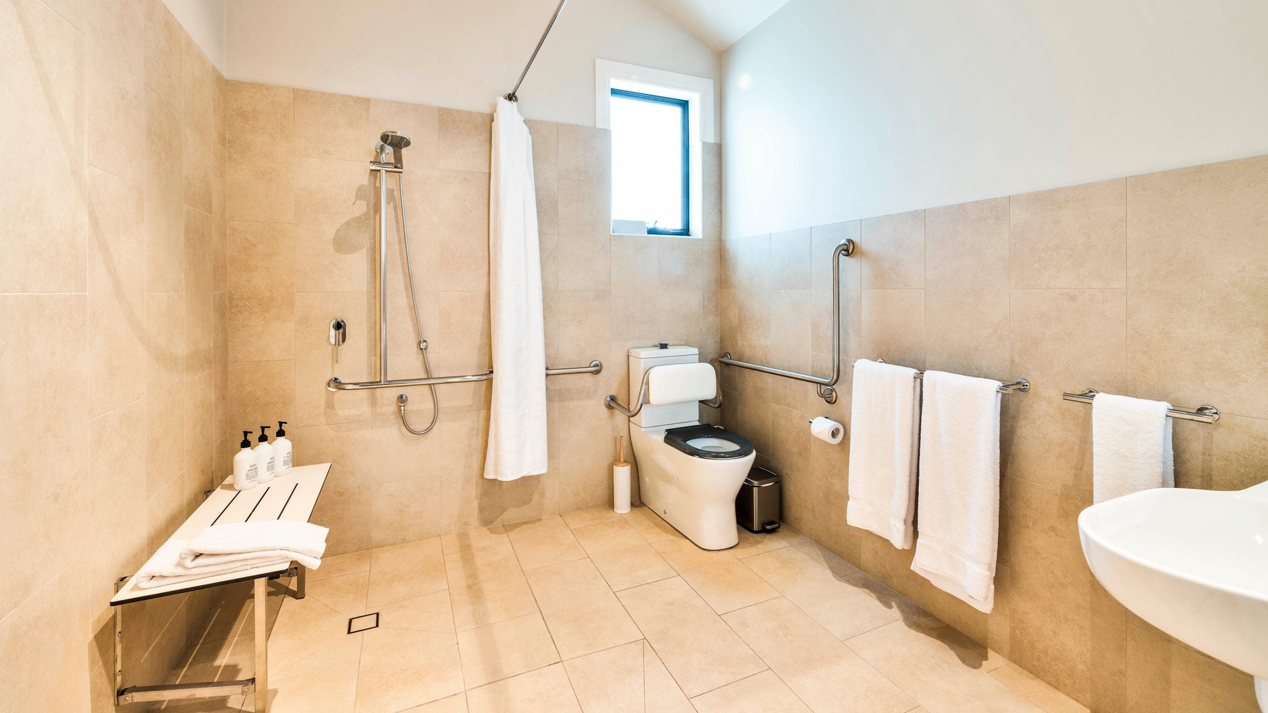 Accessible King Cabin - Image 4