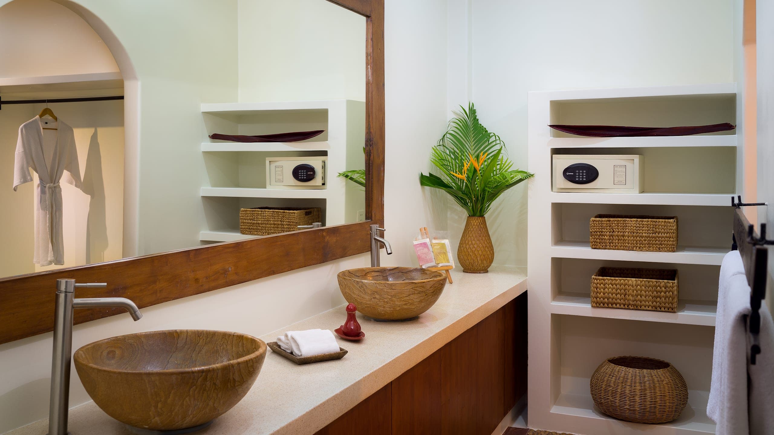 Grand Tour Room - Image 5