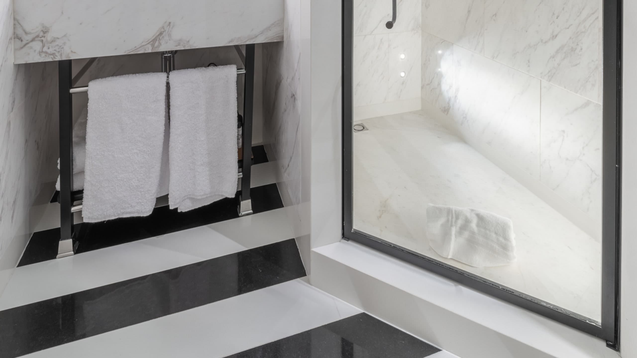 Cozy Double Room - Image 6