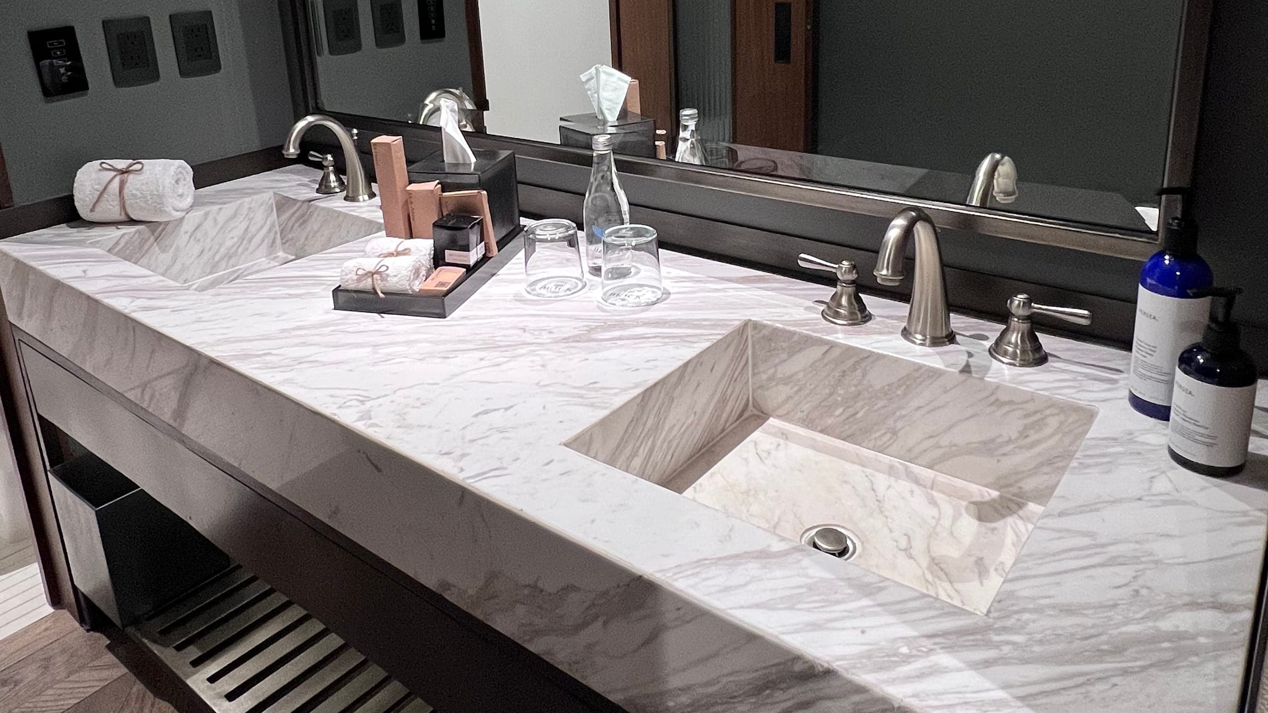 Deluxe Room - Image 2