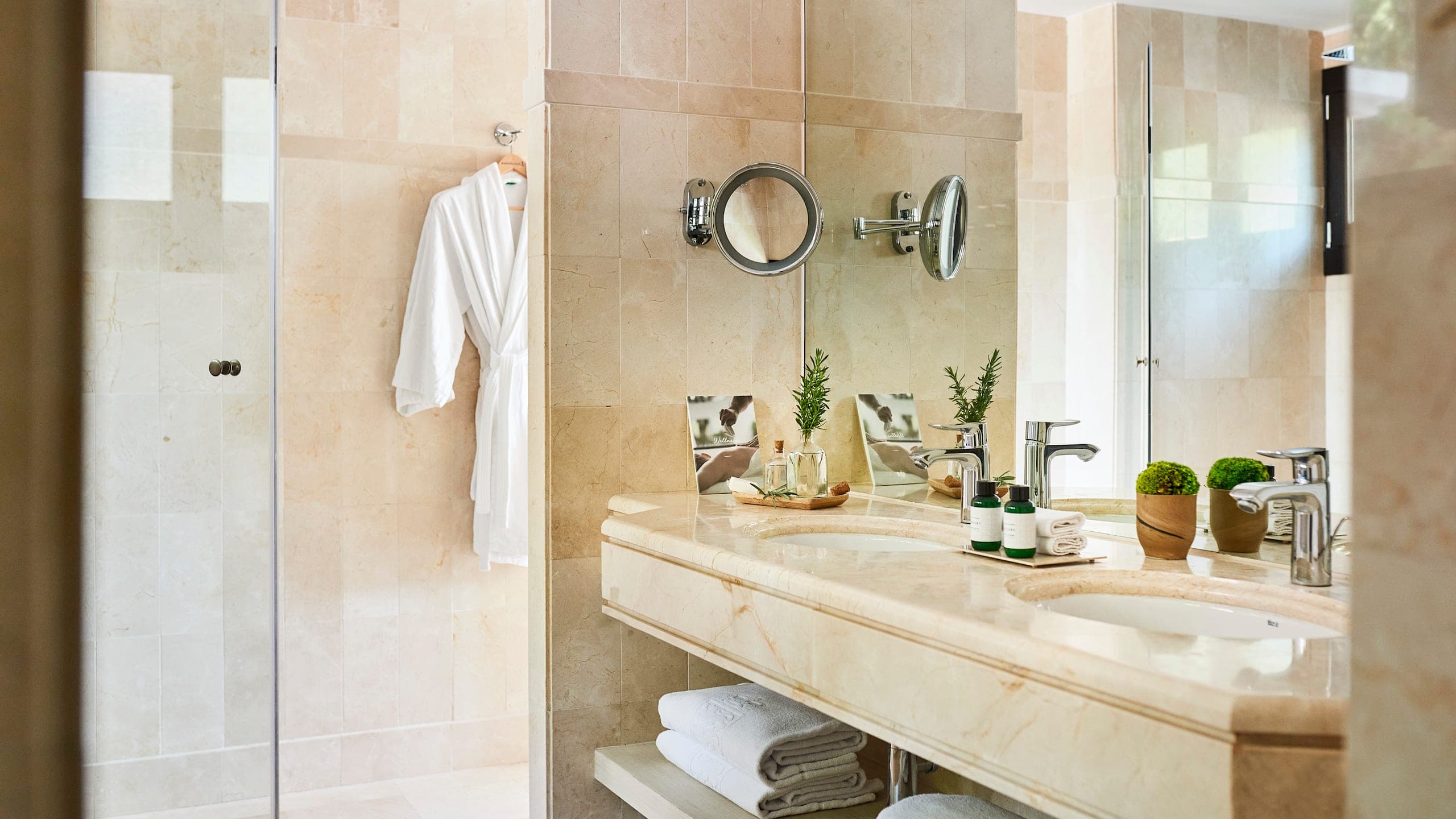 Deluxe Room - Image 1