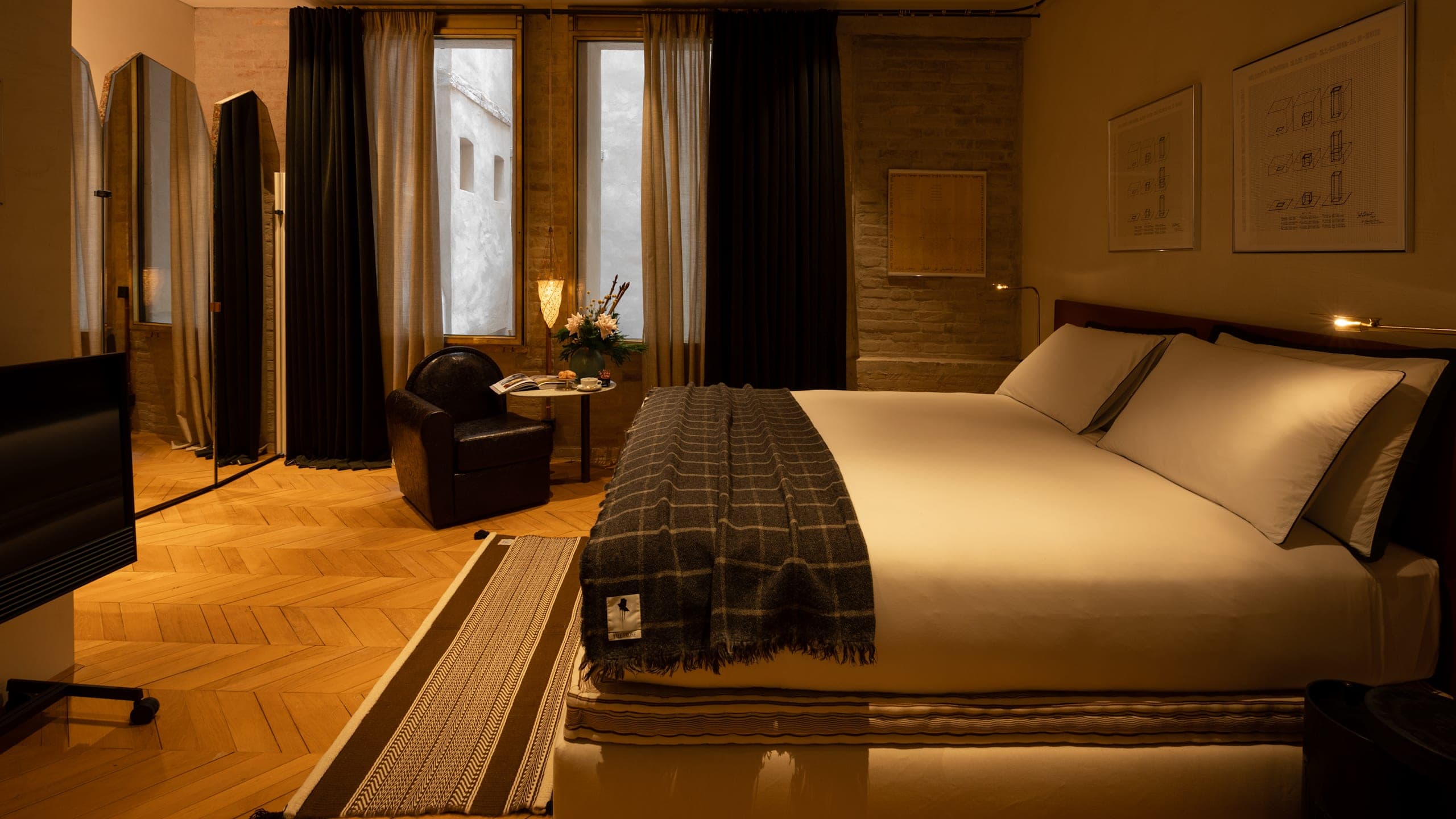 Postvenetian Room - Image 1