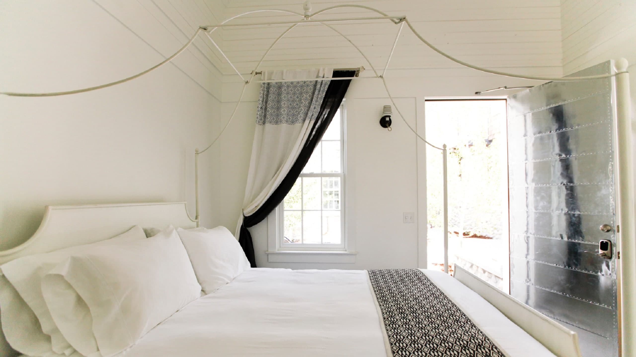 Tiny Cottage Queen - Image 6