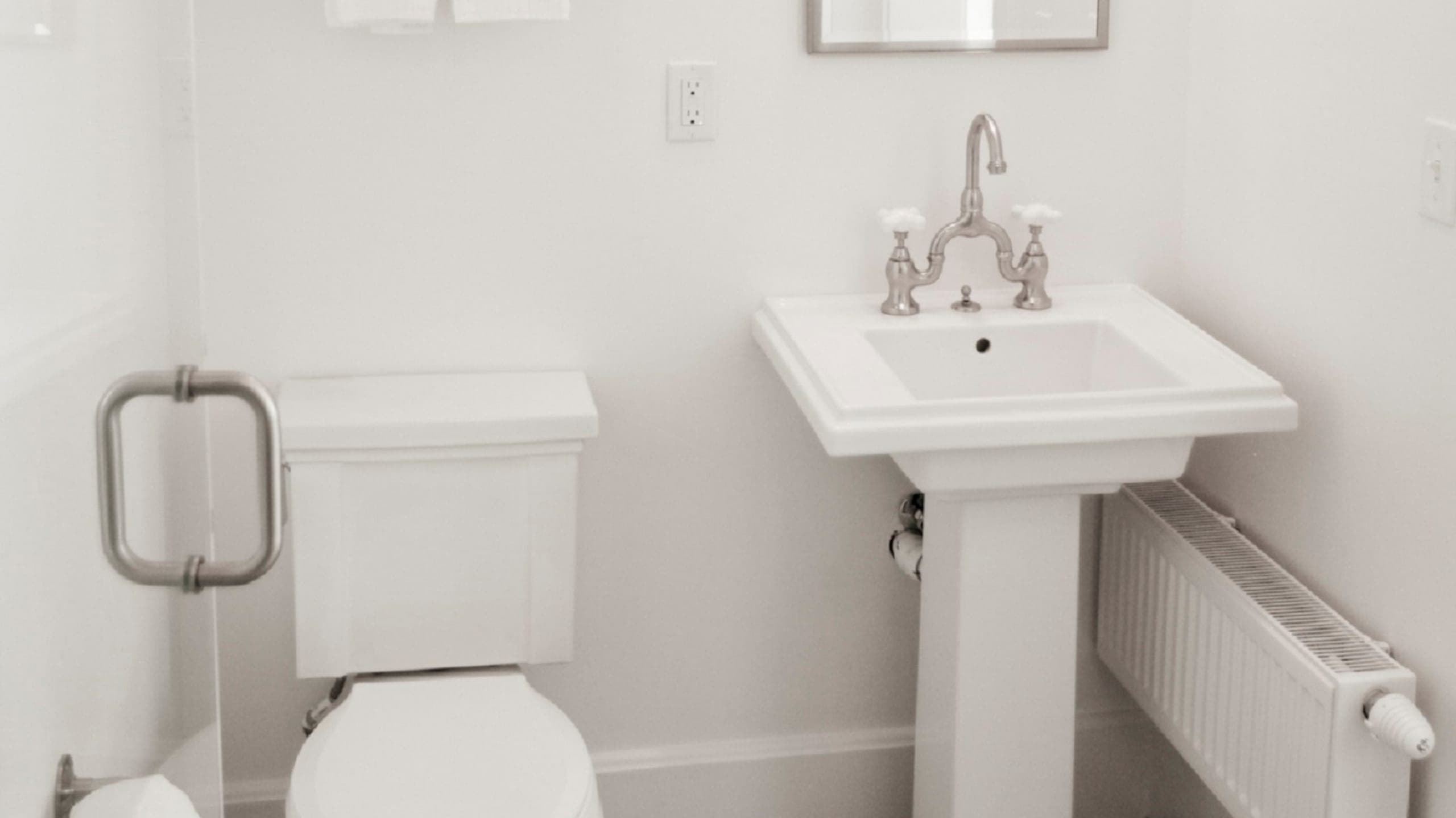 Tiny Cottage Queen - Image 2