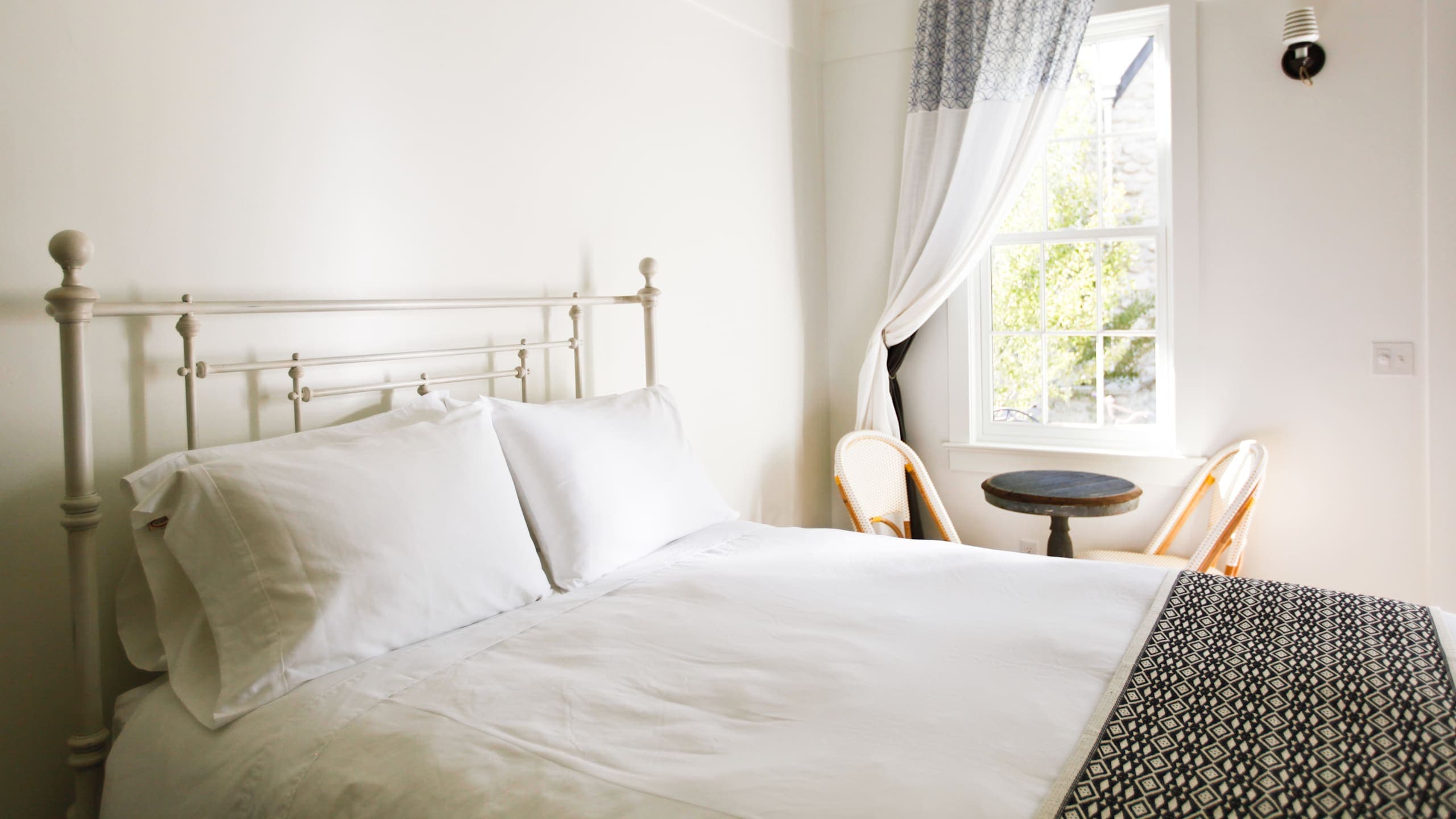 Tiny Cottage Queen - Image 1