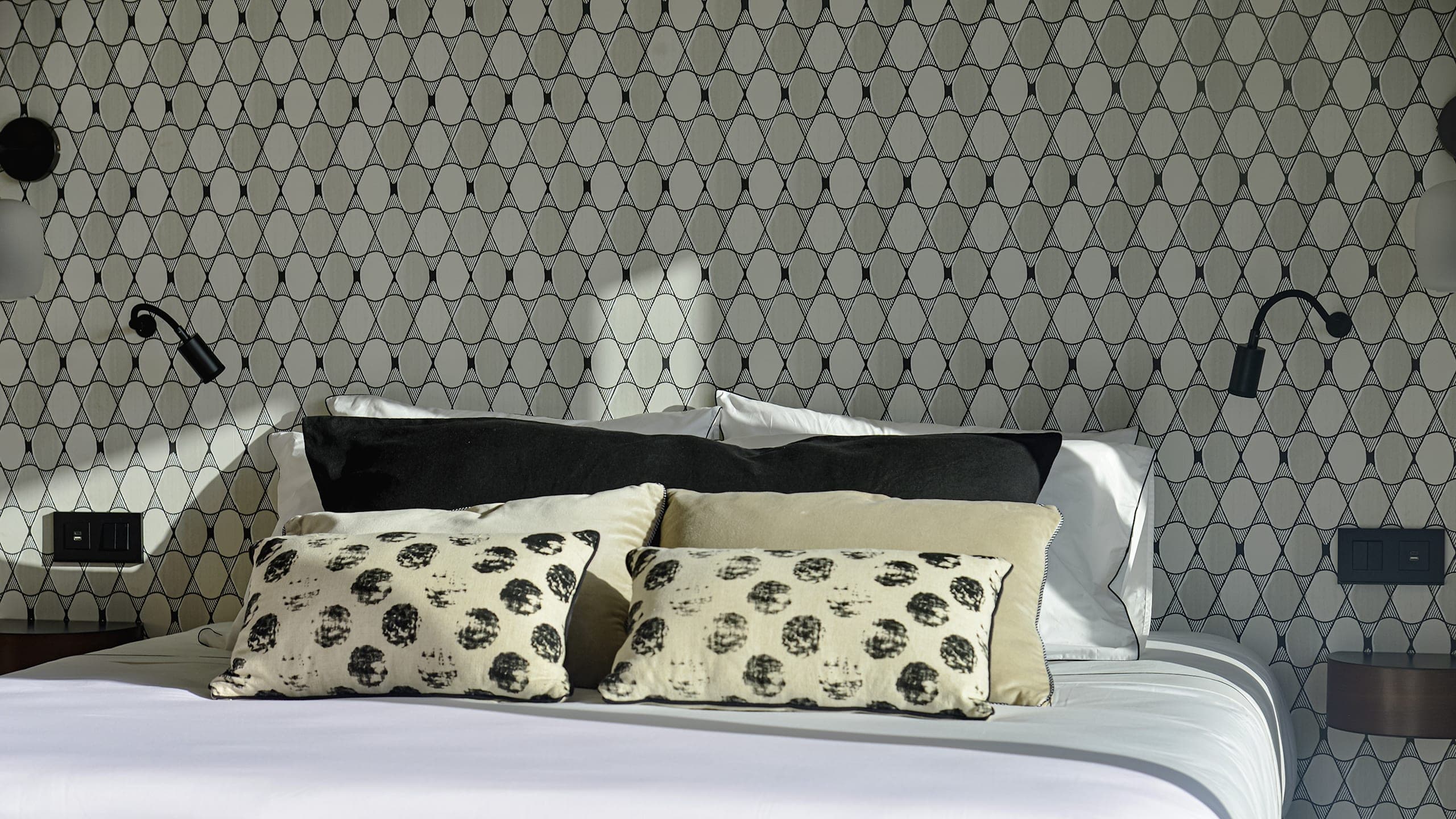 Deluxe Suite - Ocean View with Terrace - Image 17