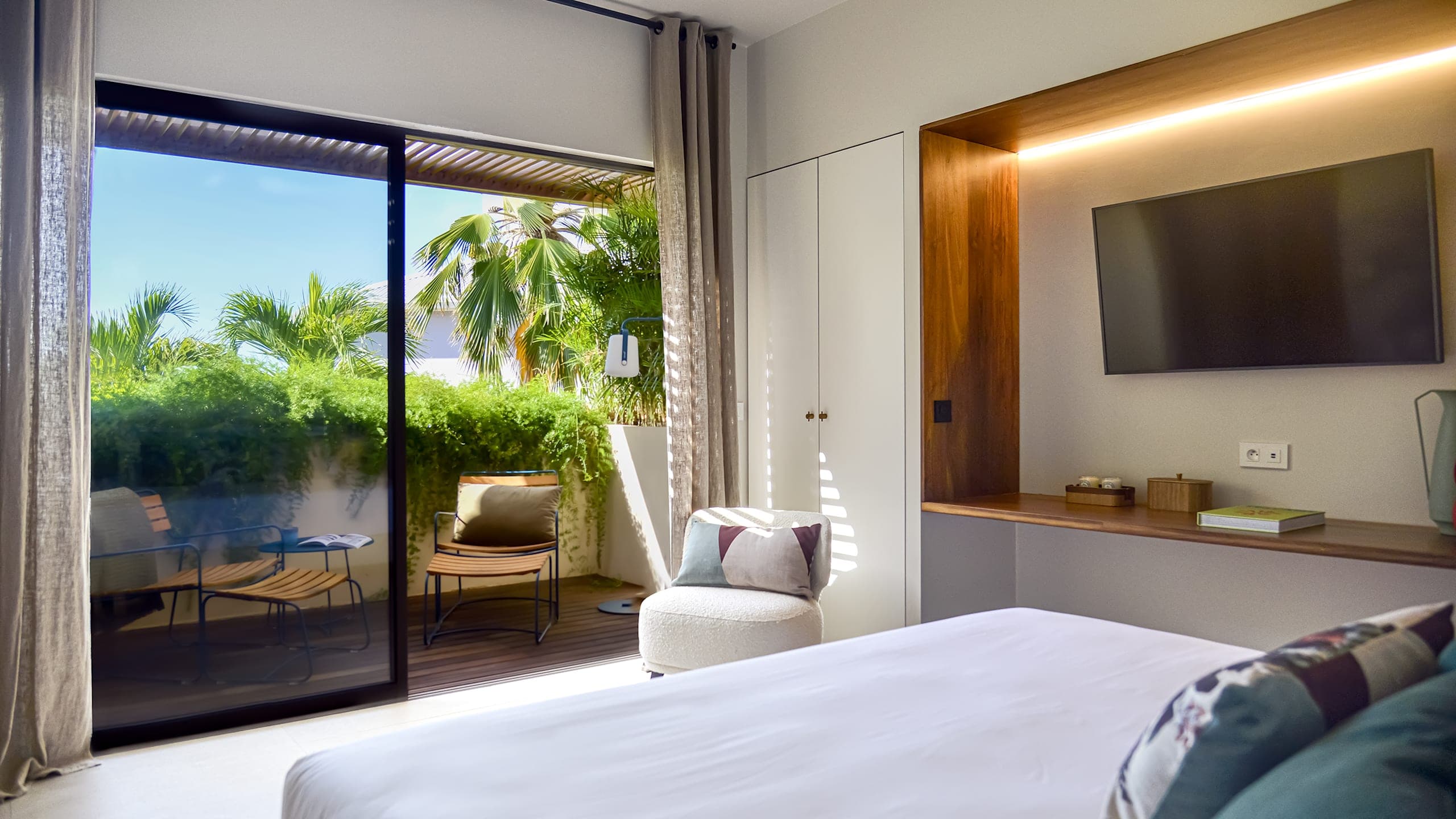 Deluxe Suite - Ocean View with Terrace - Image 13