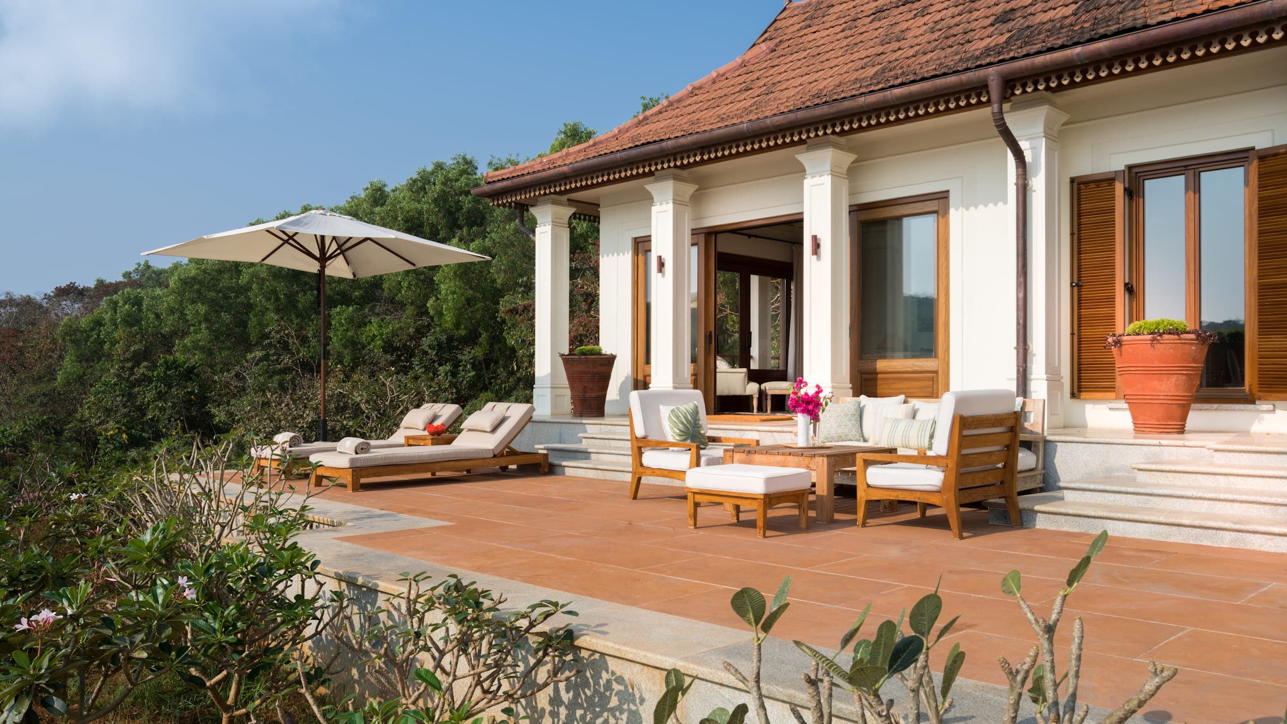 Green Suite - Image 1