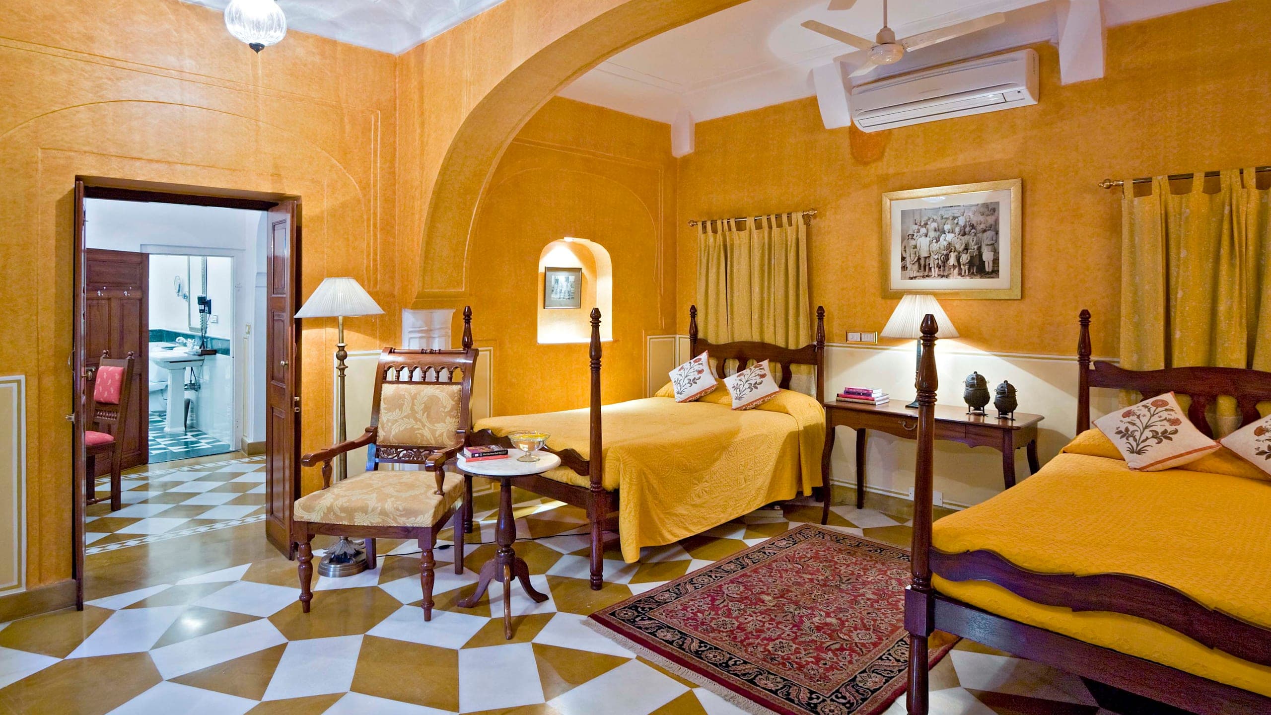 Deluxe Room - Image 2