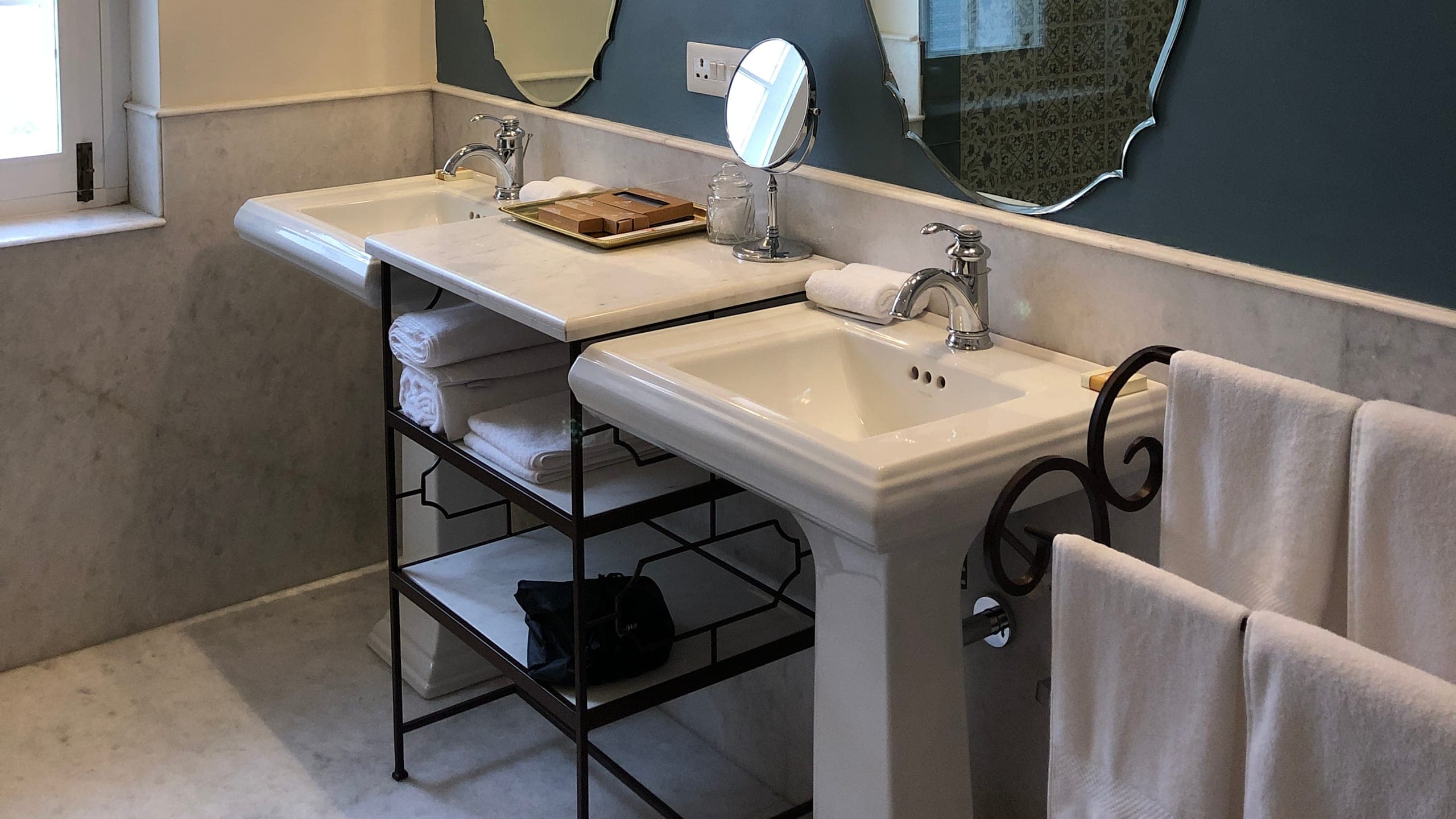 Luxury Room - Image 3