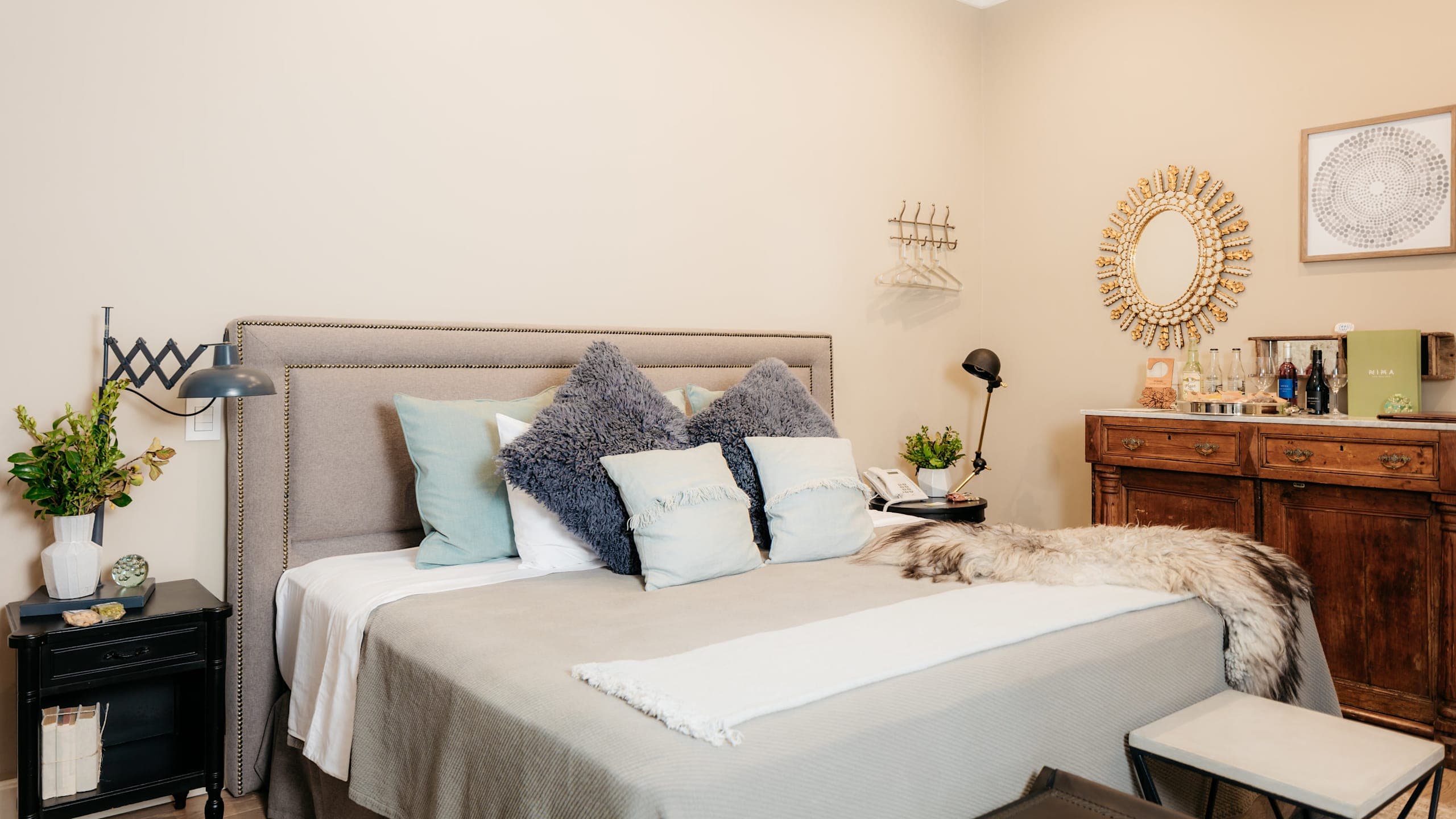 Luxury Room - Image 5