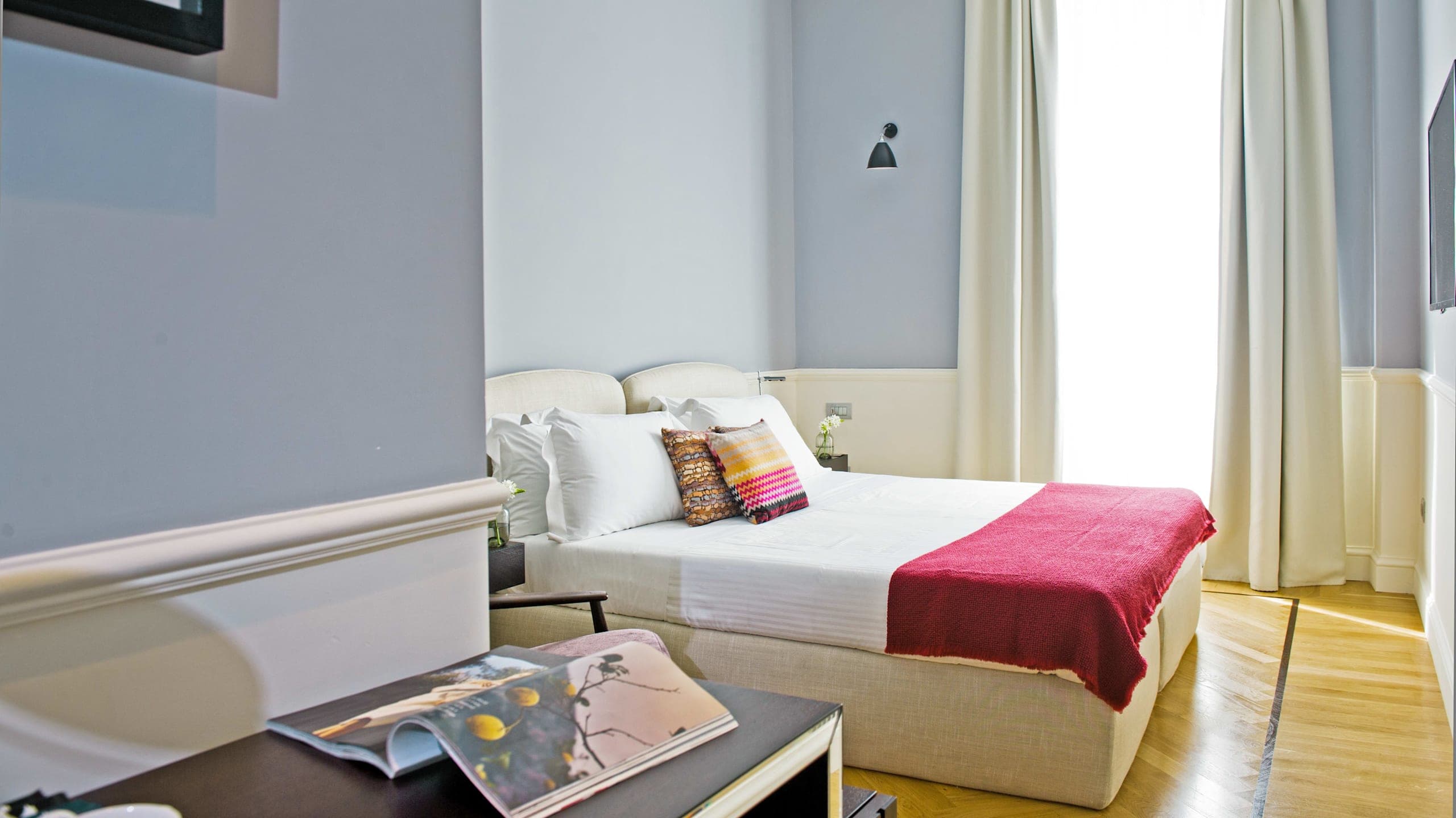 Superior Grey Room - Image 1