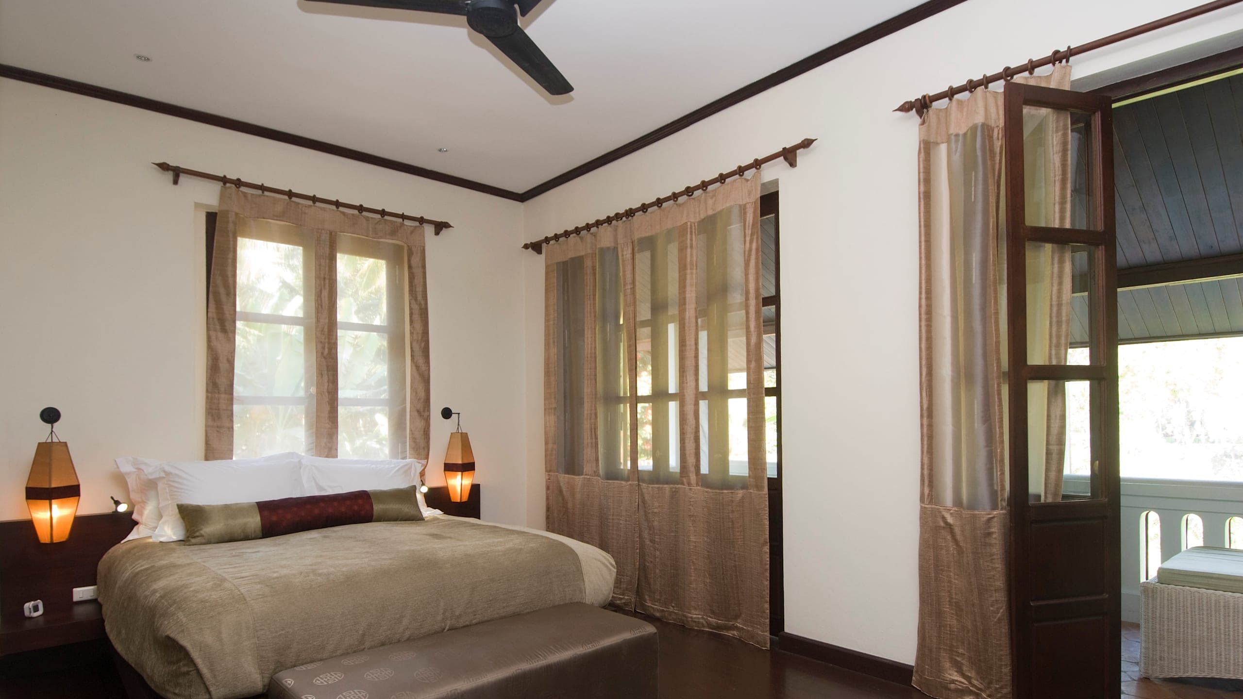 Deluxe River View Room - Image 6