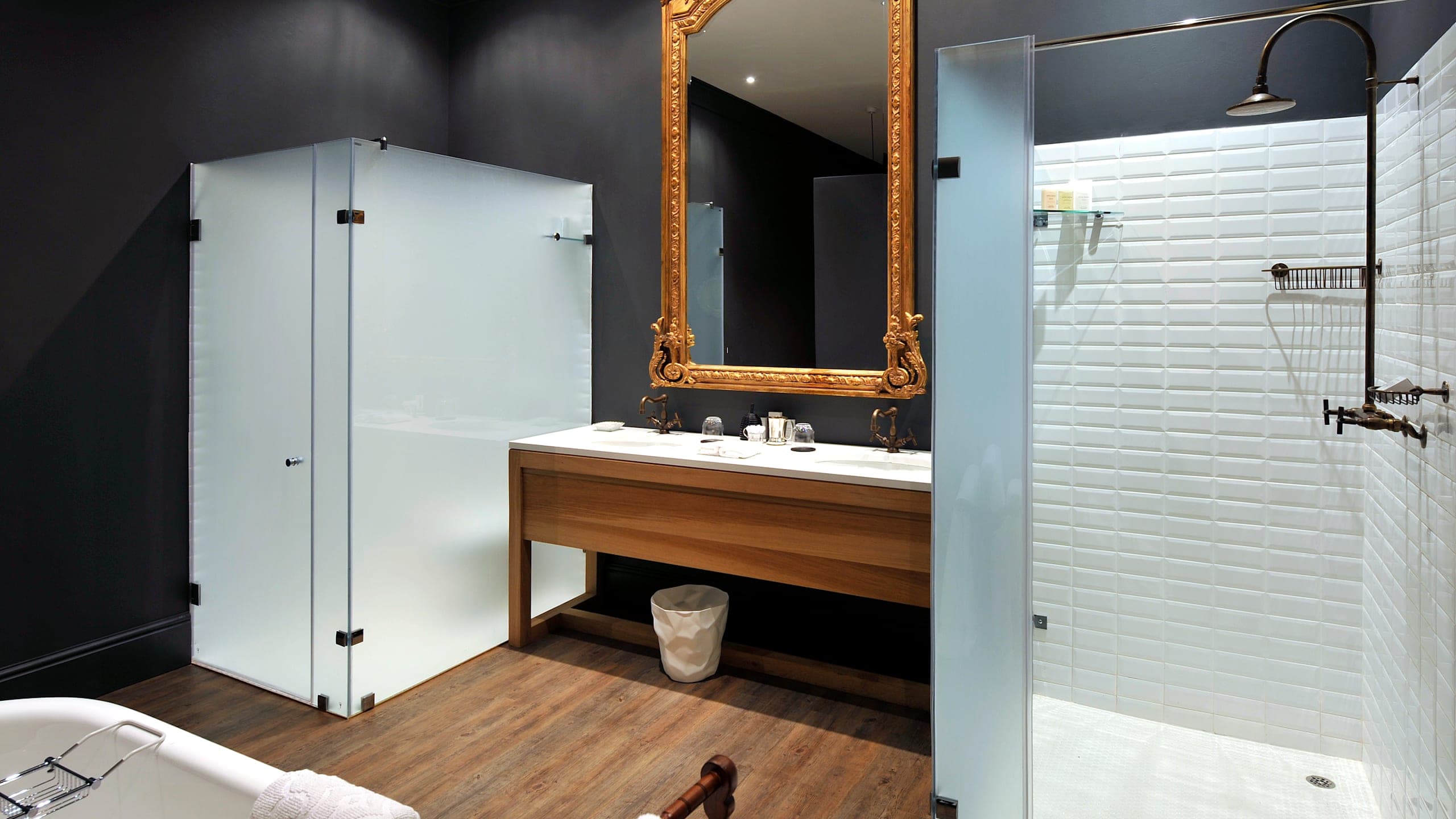 Galerie (2 Bedroom Villa) - Image 1