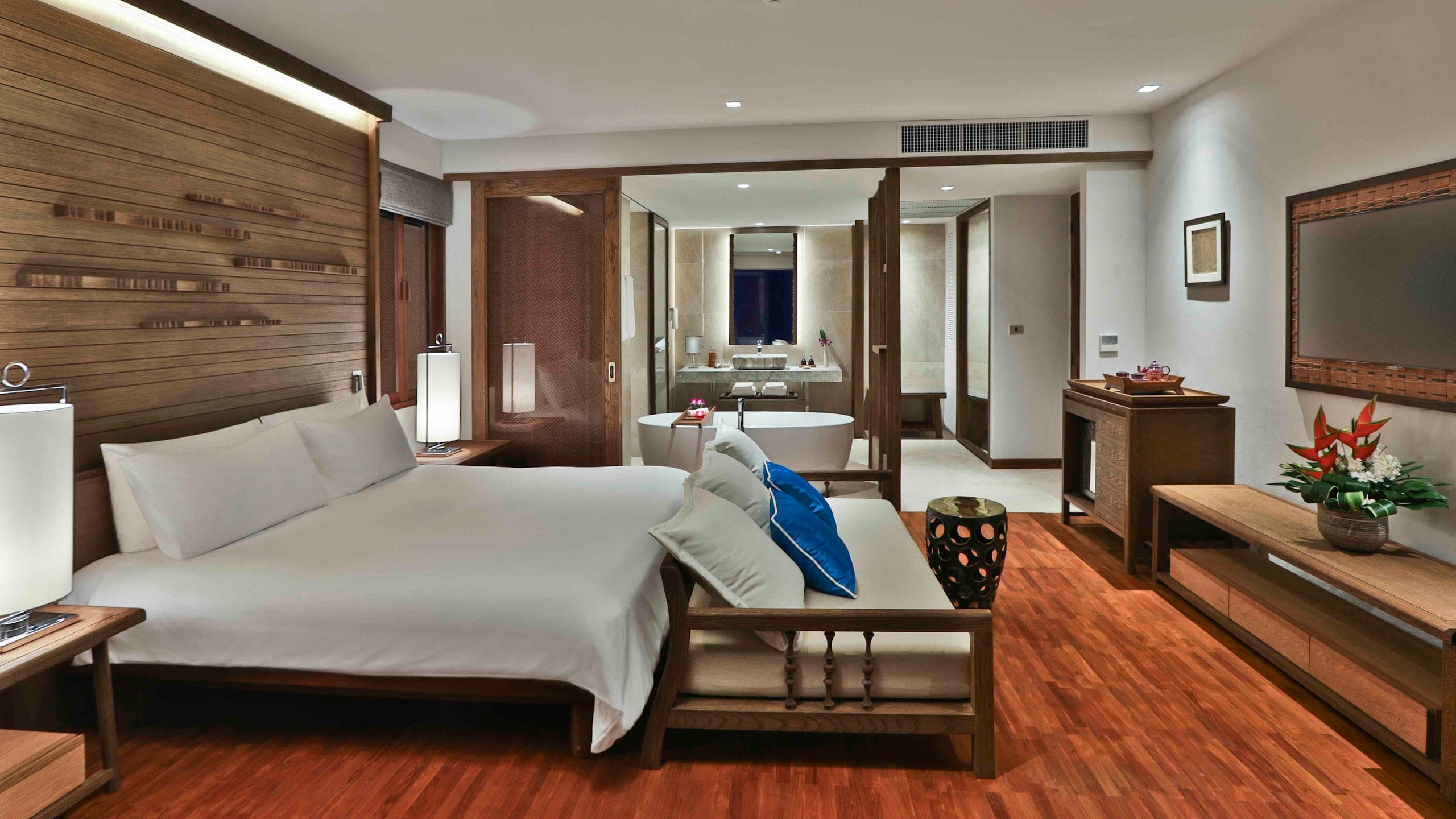 Deluxe Room - Image 7