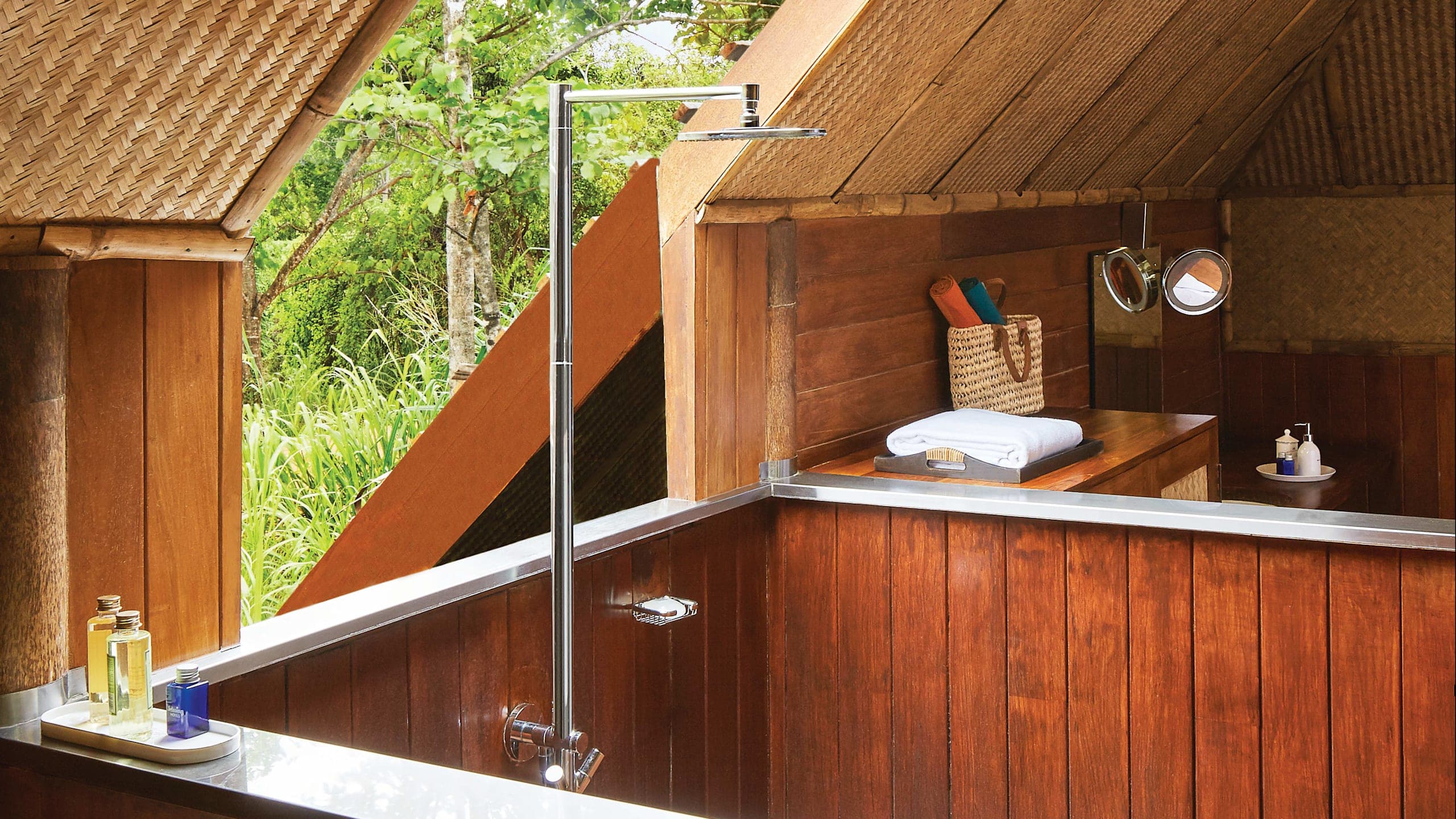 Marsh Dwelling with Pool - Image 4