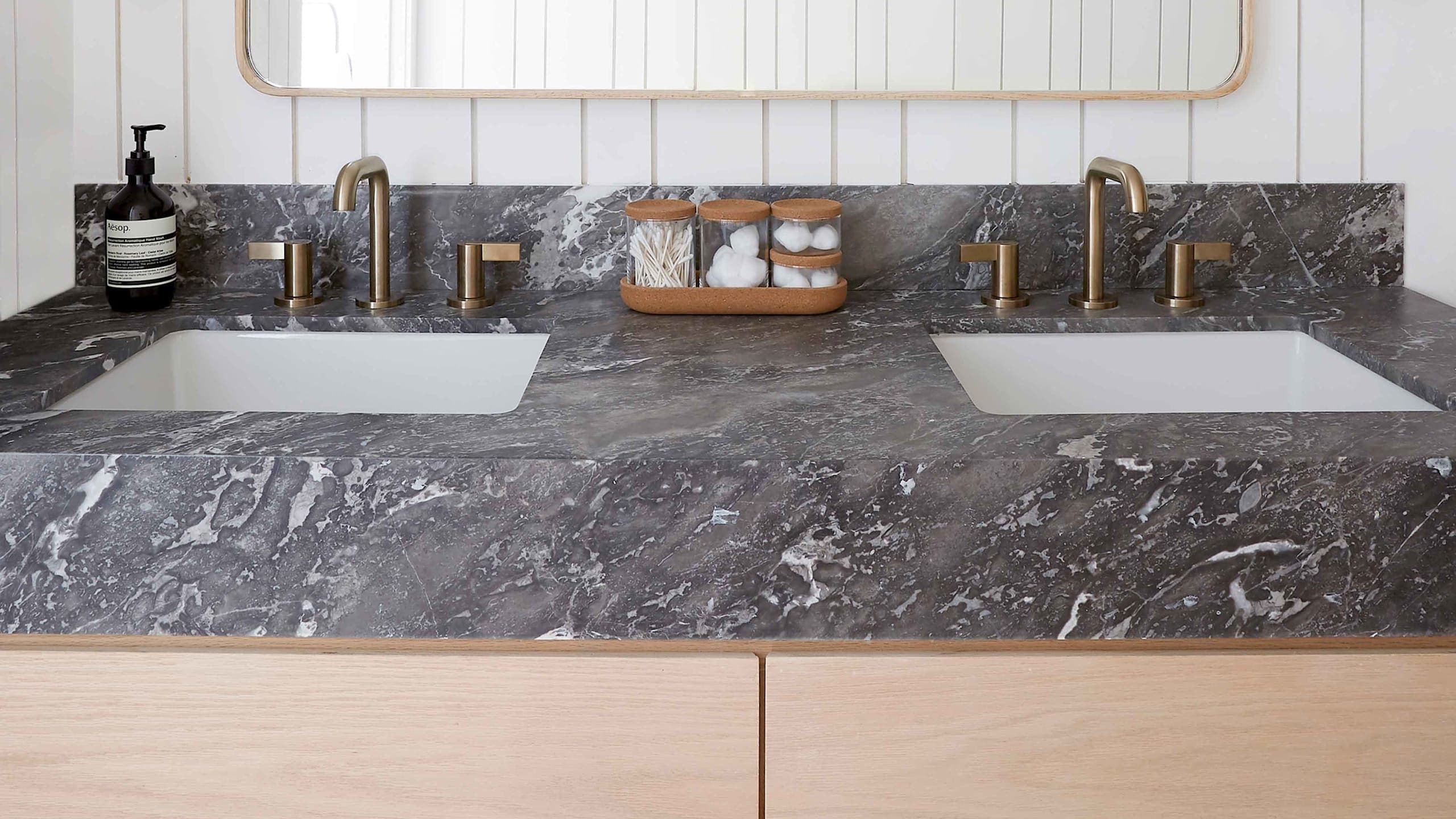 Double Queen - Image 1