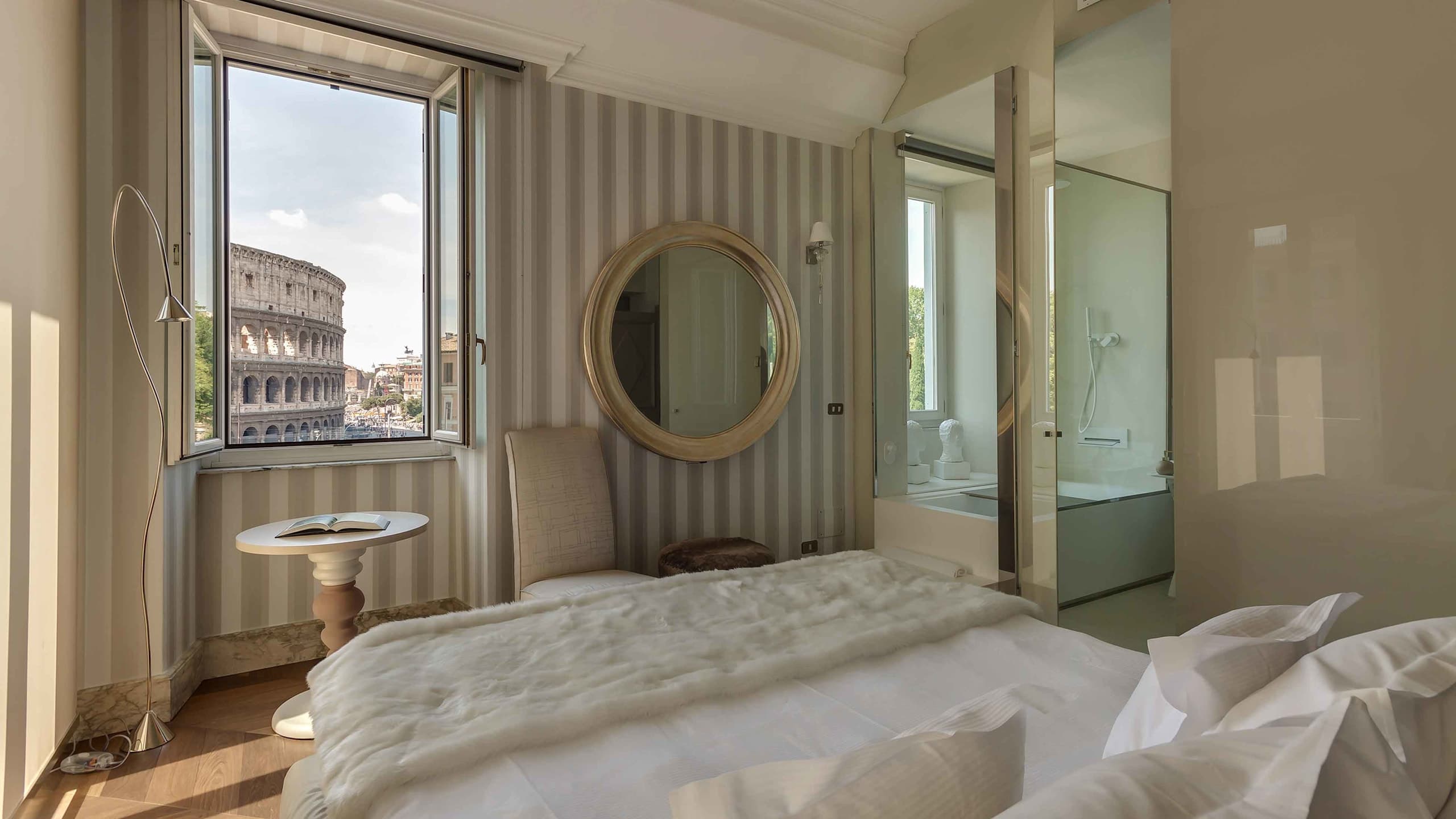 Master Colosseum View - Image 1