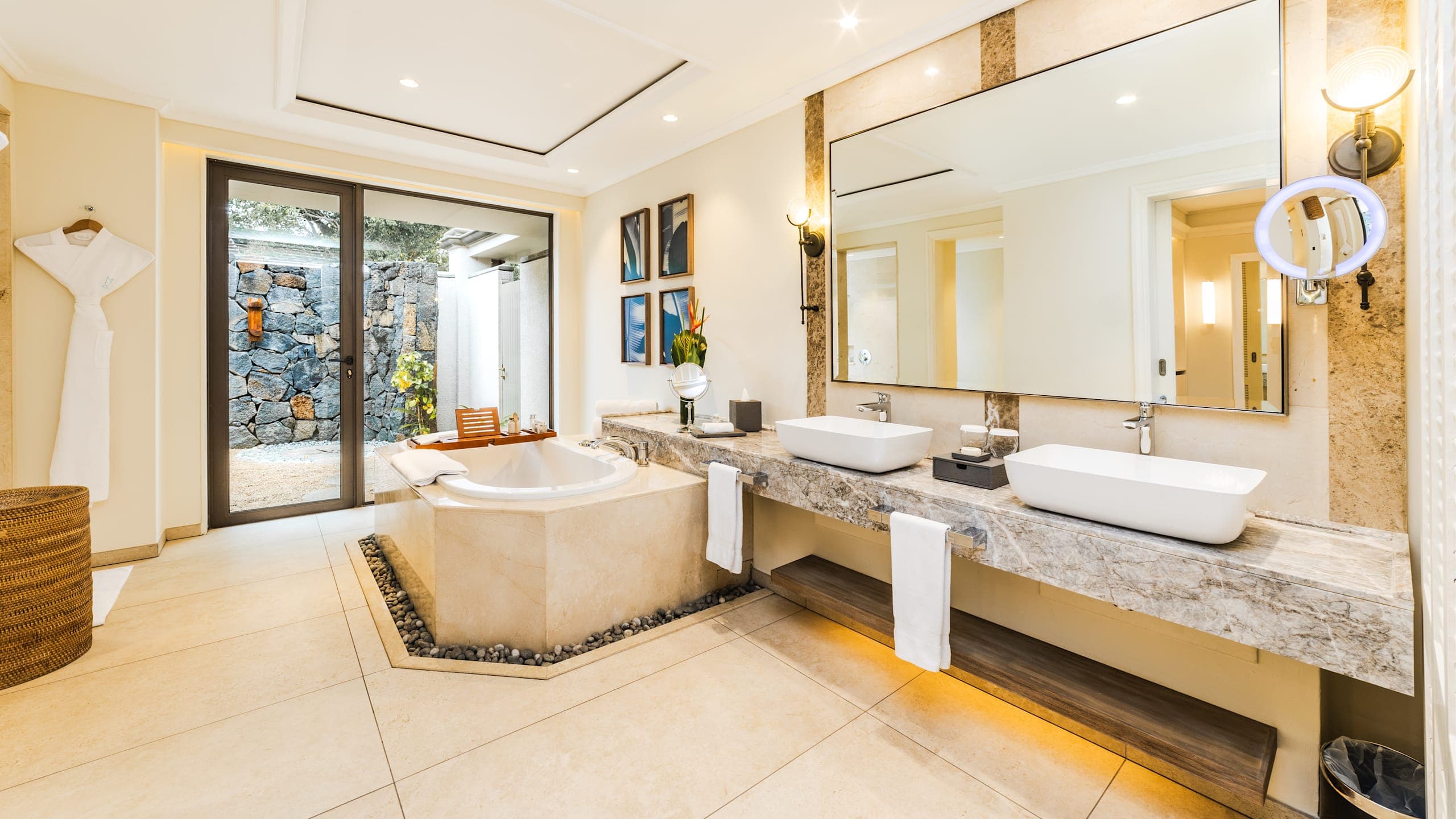 Luxury Suite Pool Villa - Image 5