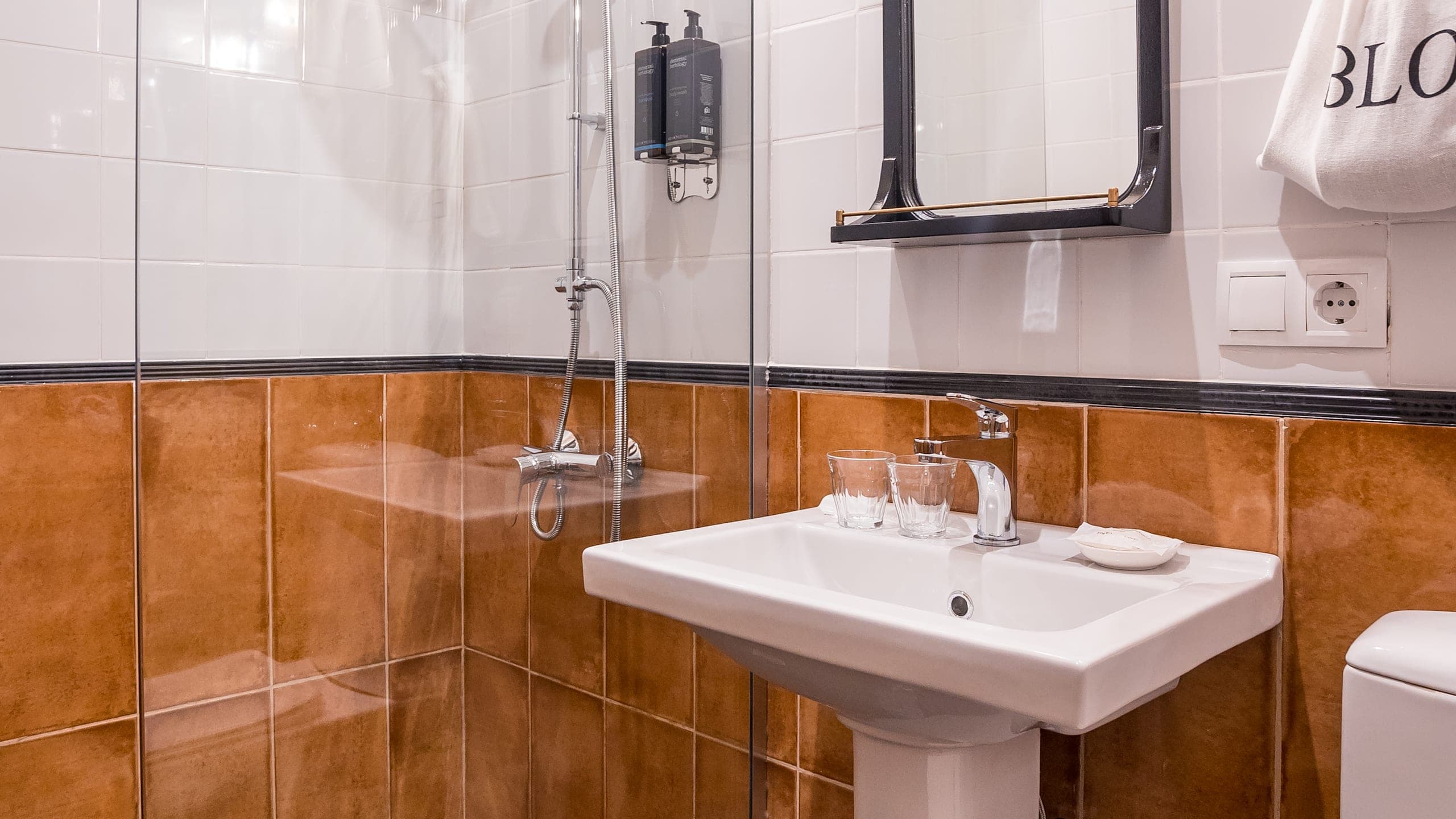 Small Double Room - Image 4