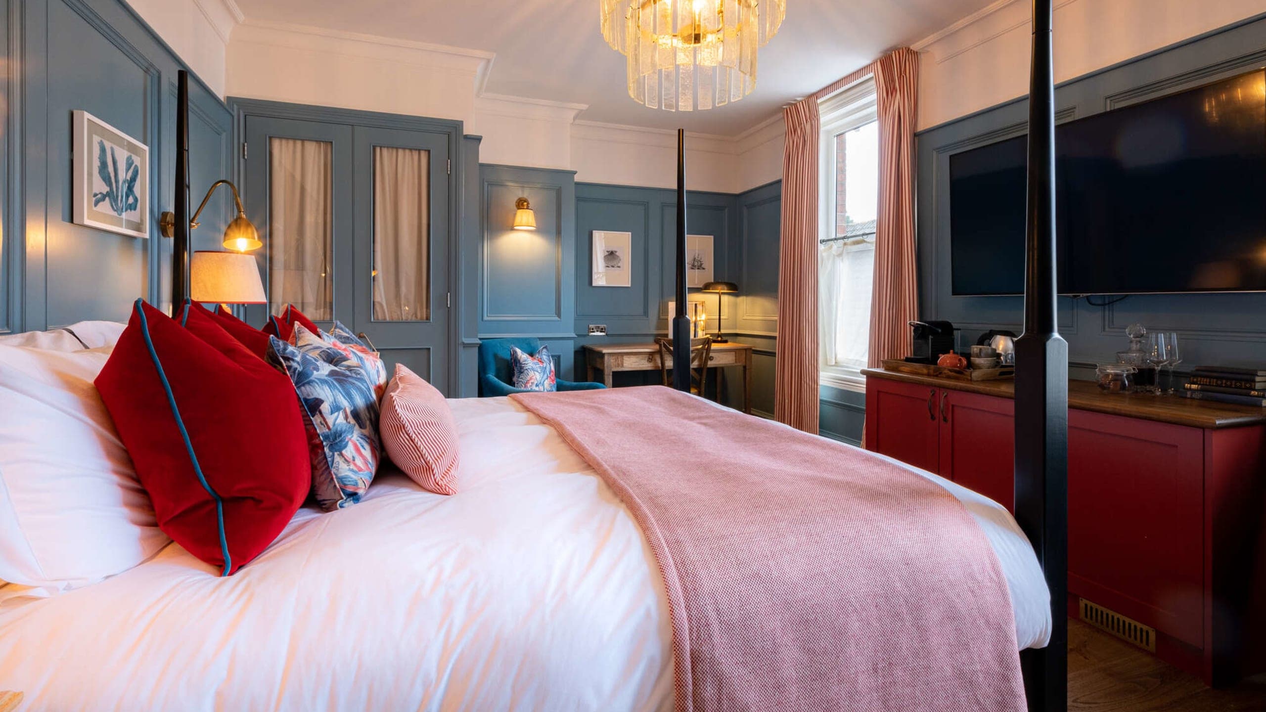 Bigger Boutique - Image 1