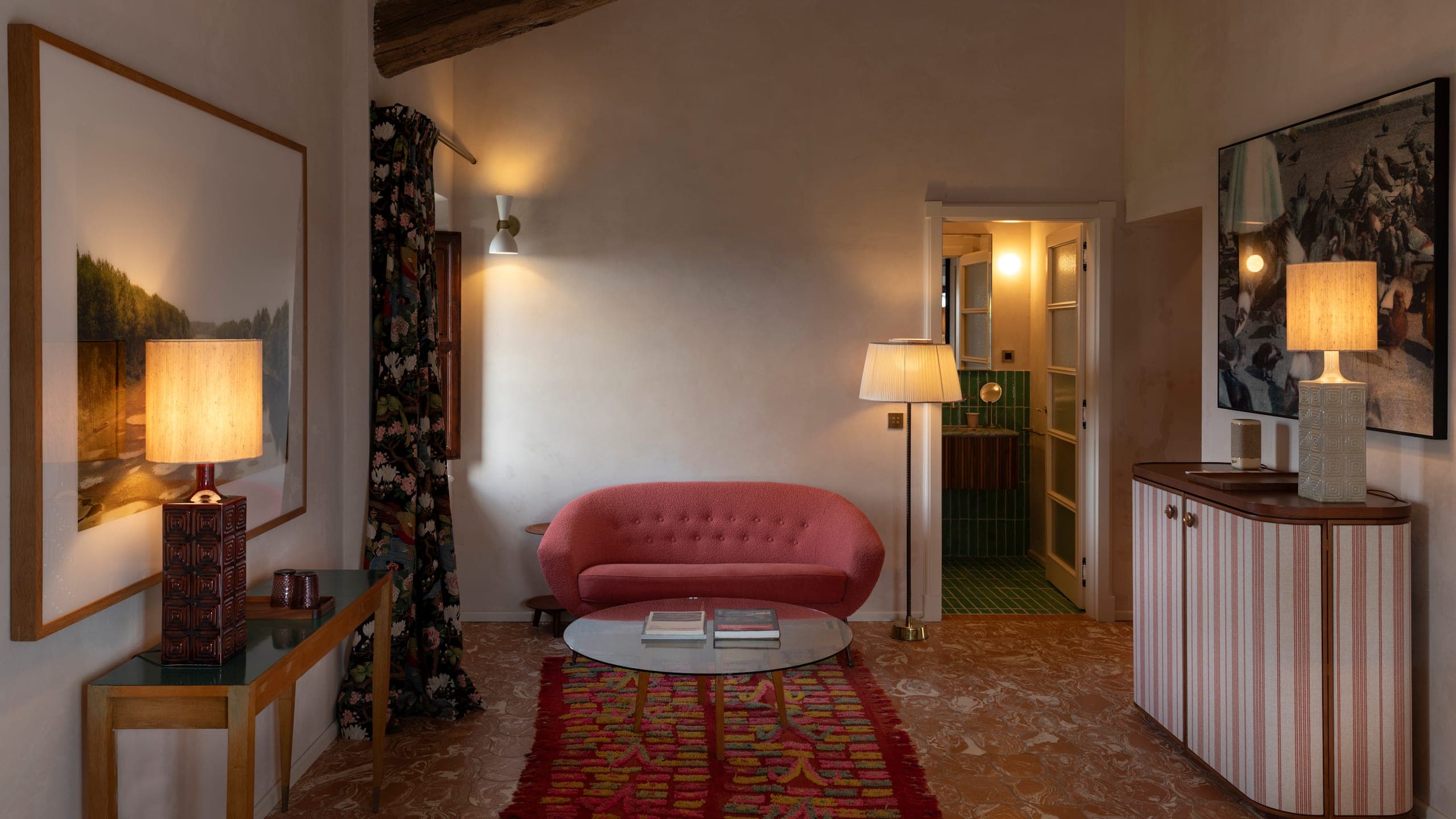 Deluxe Room - Image 7