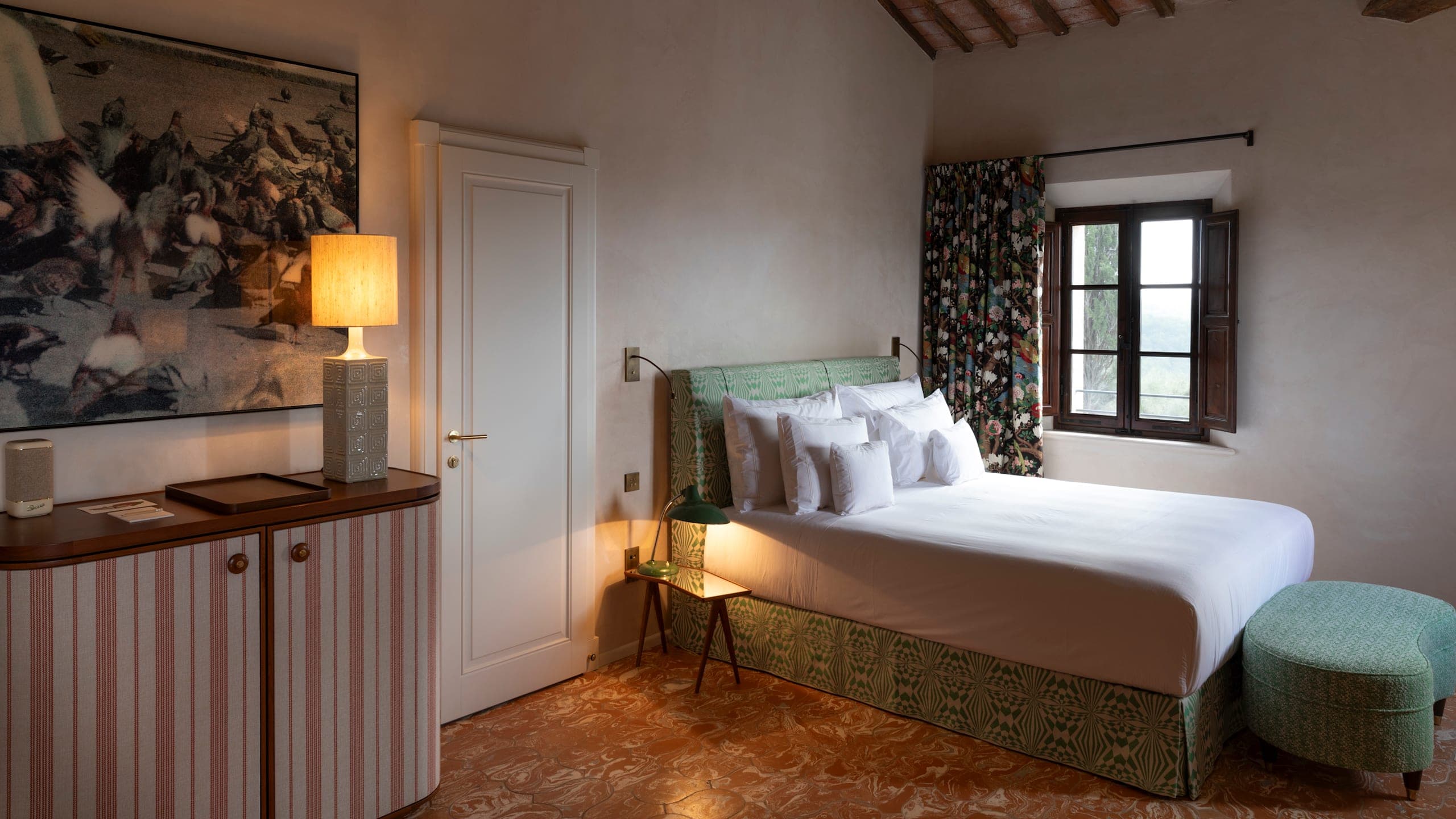 Deluxe Room - Image 6