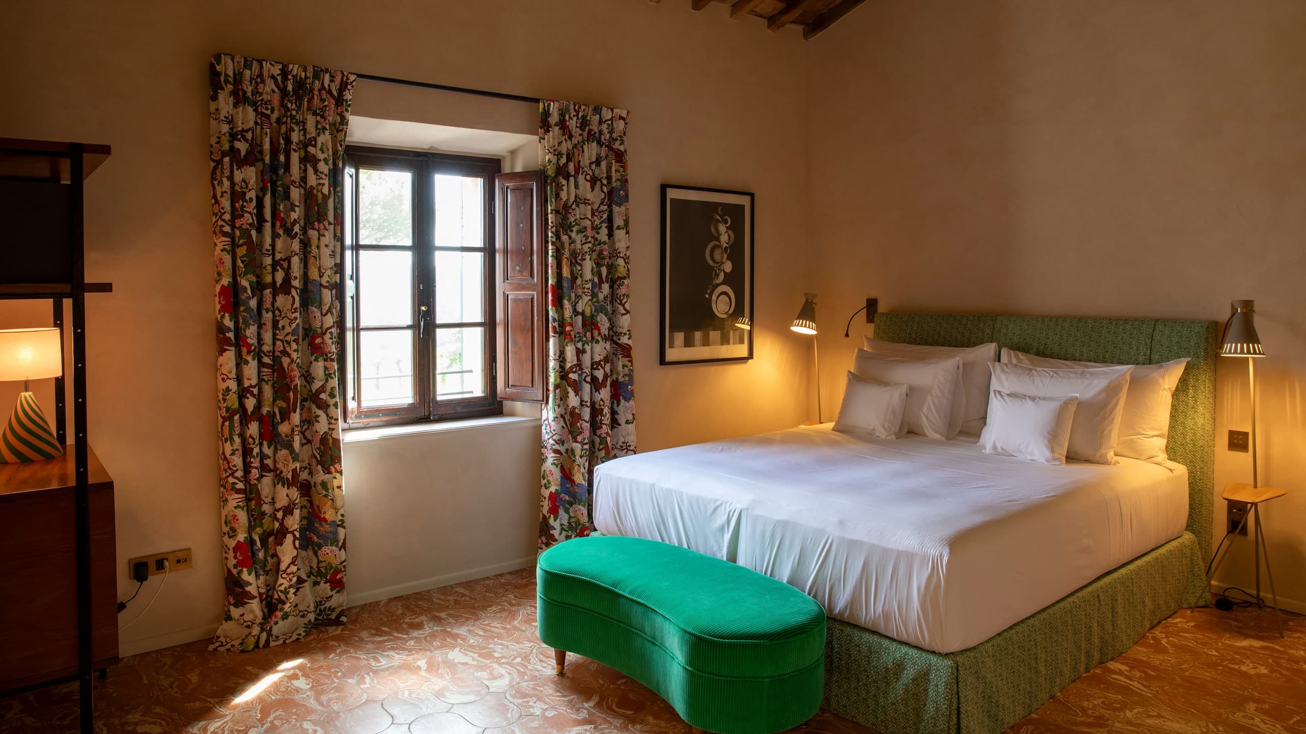 Deluxe Room - Image 4