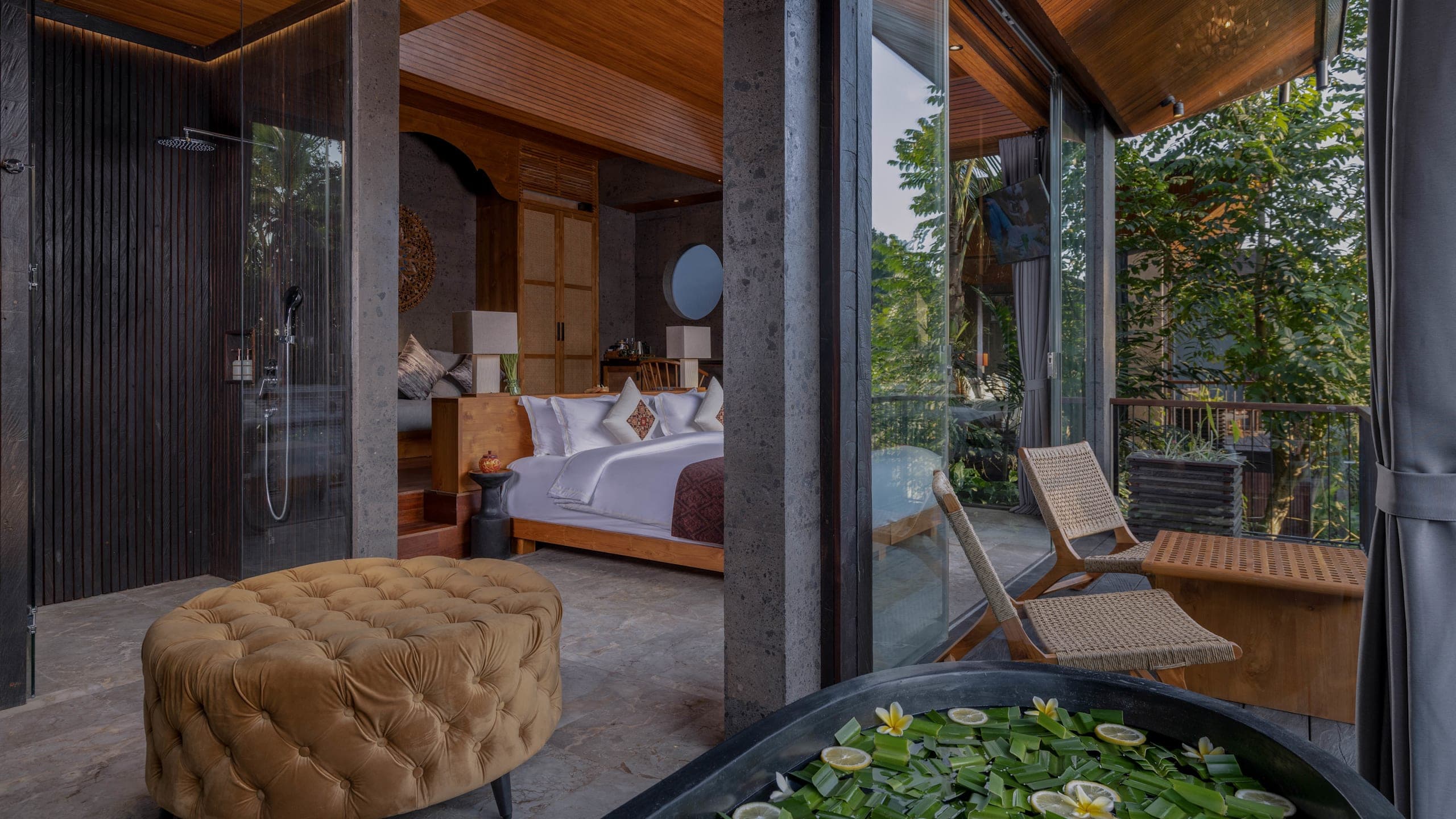 Grand Deluxe Balcony Garden View - Image 5