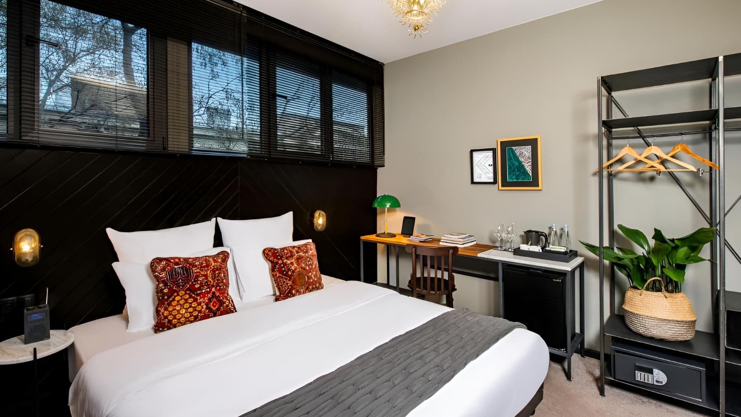 Small Room - Image 5