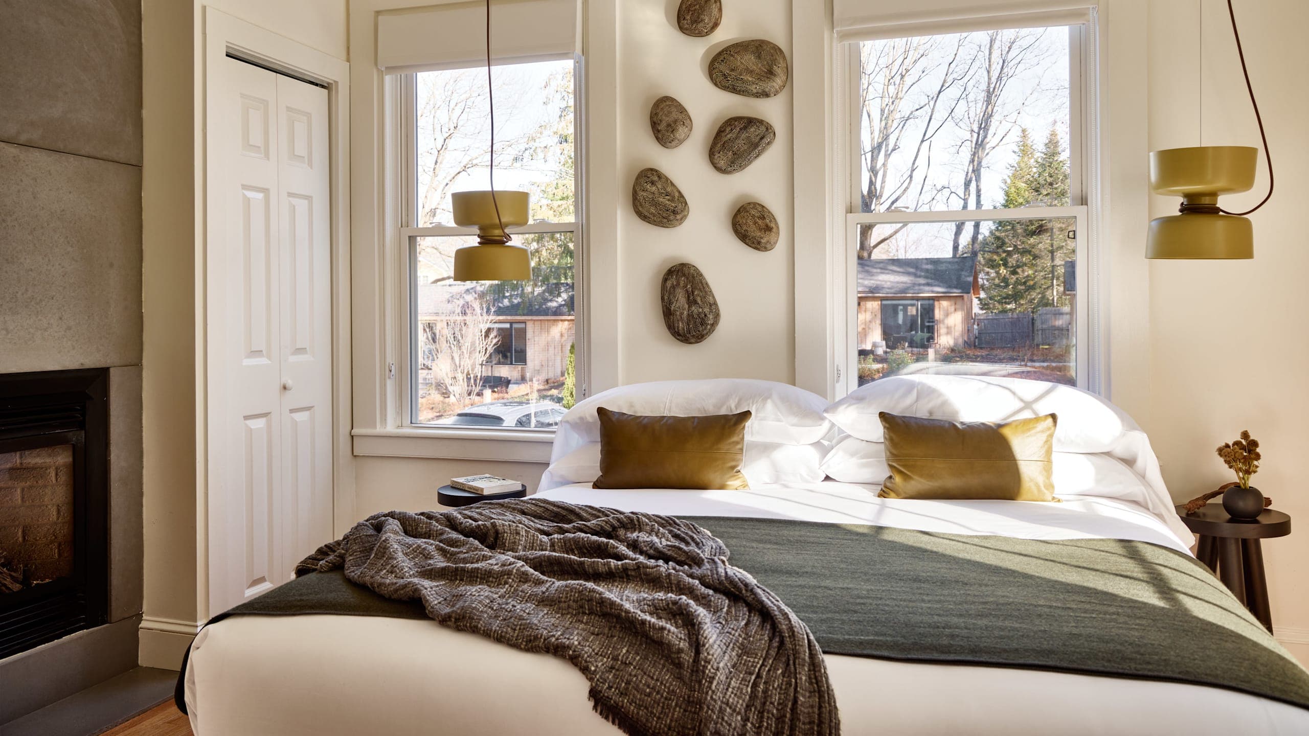 King Porch Suite - Image 3