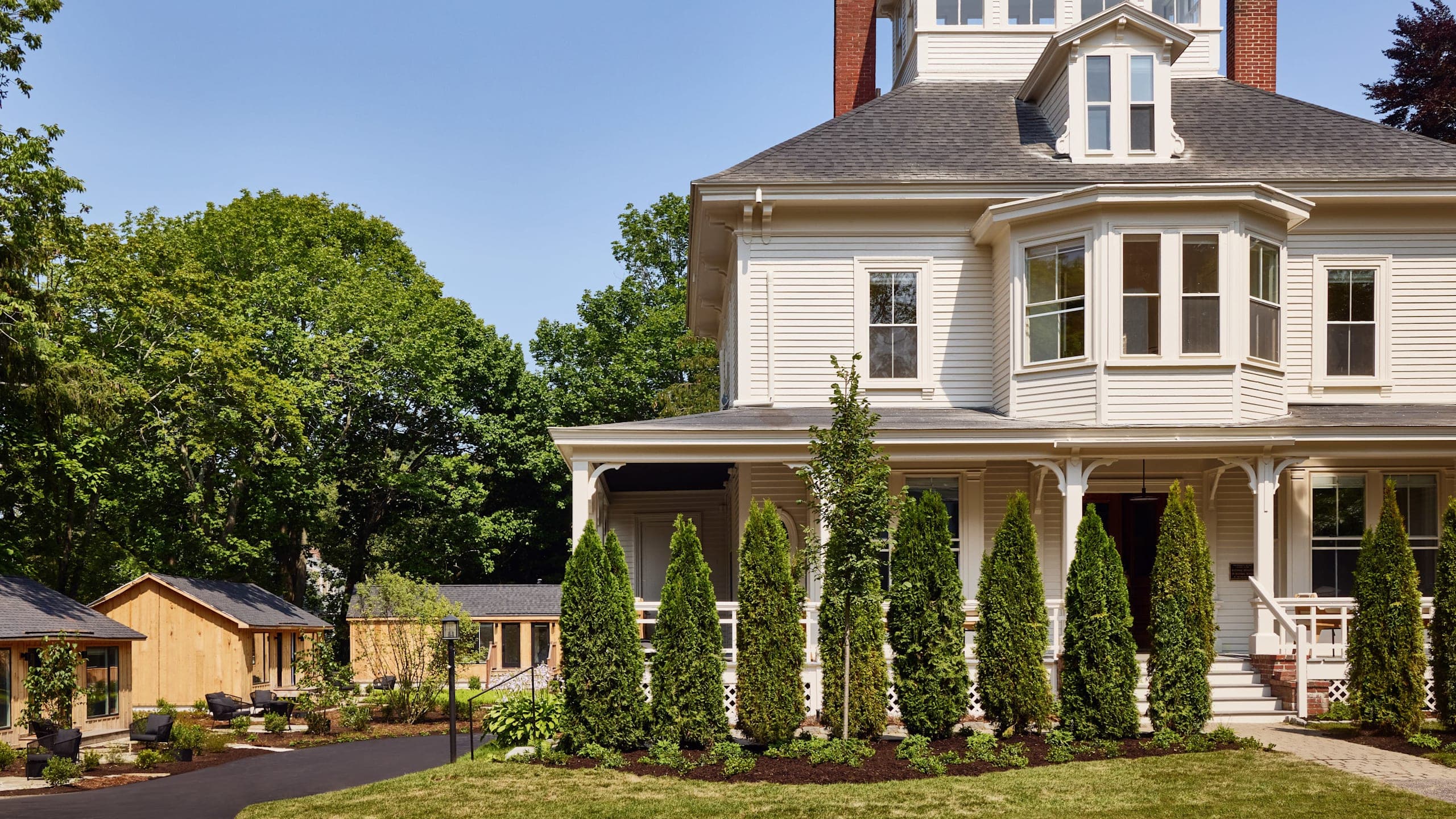 King Porch Suite - Image 2