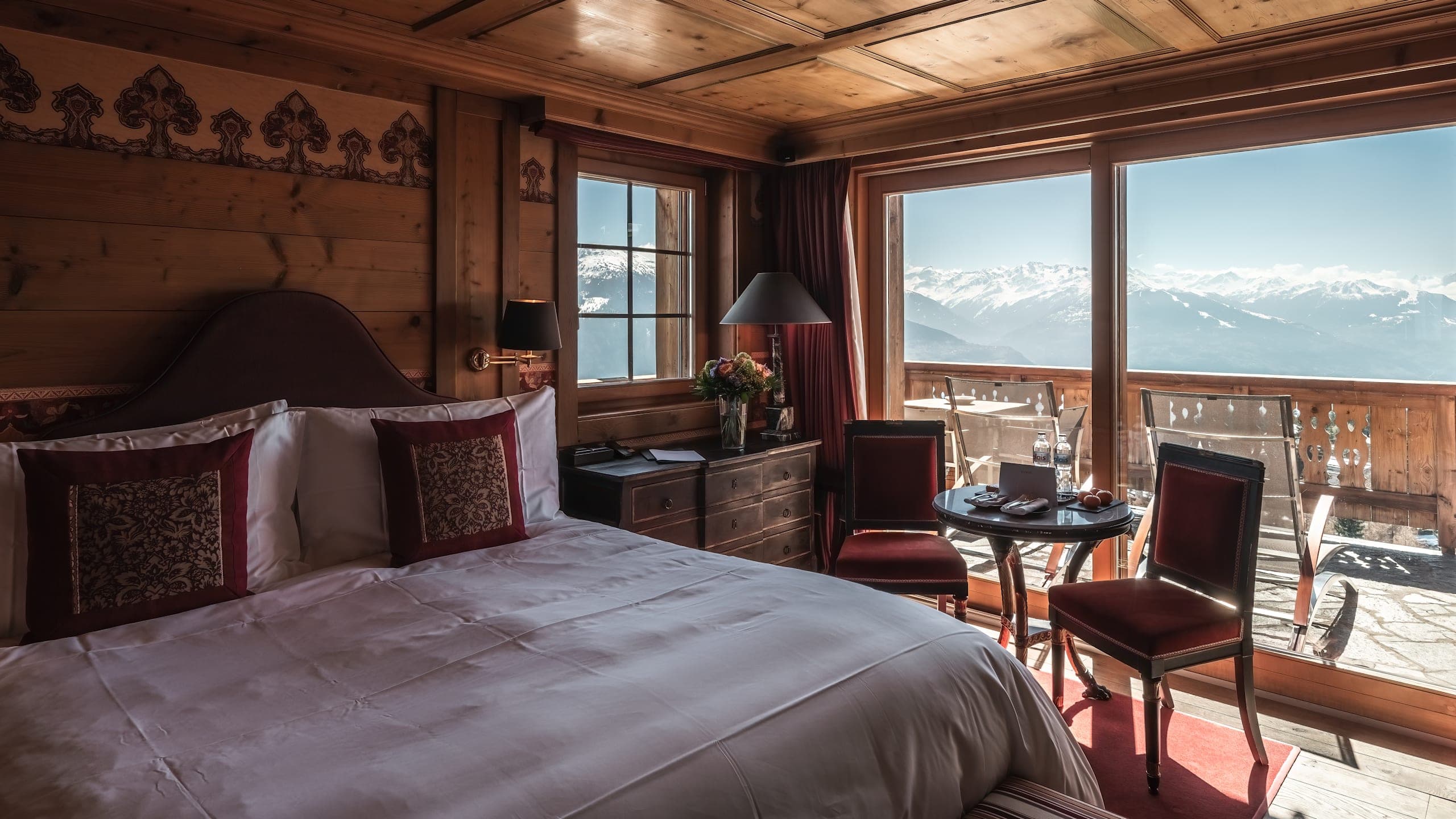 Deluxe Room - Image 7