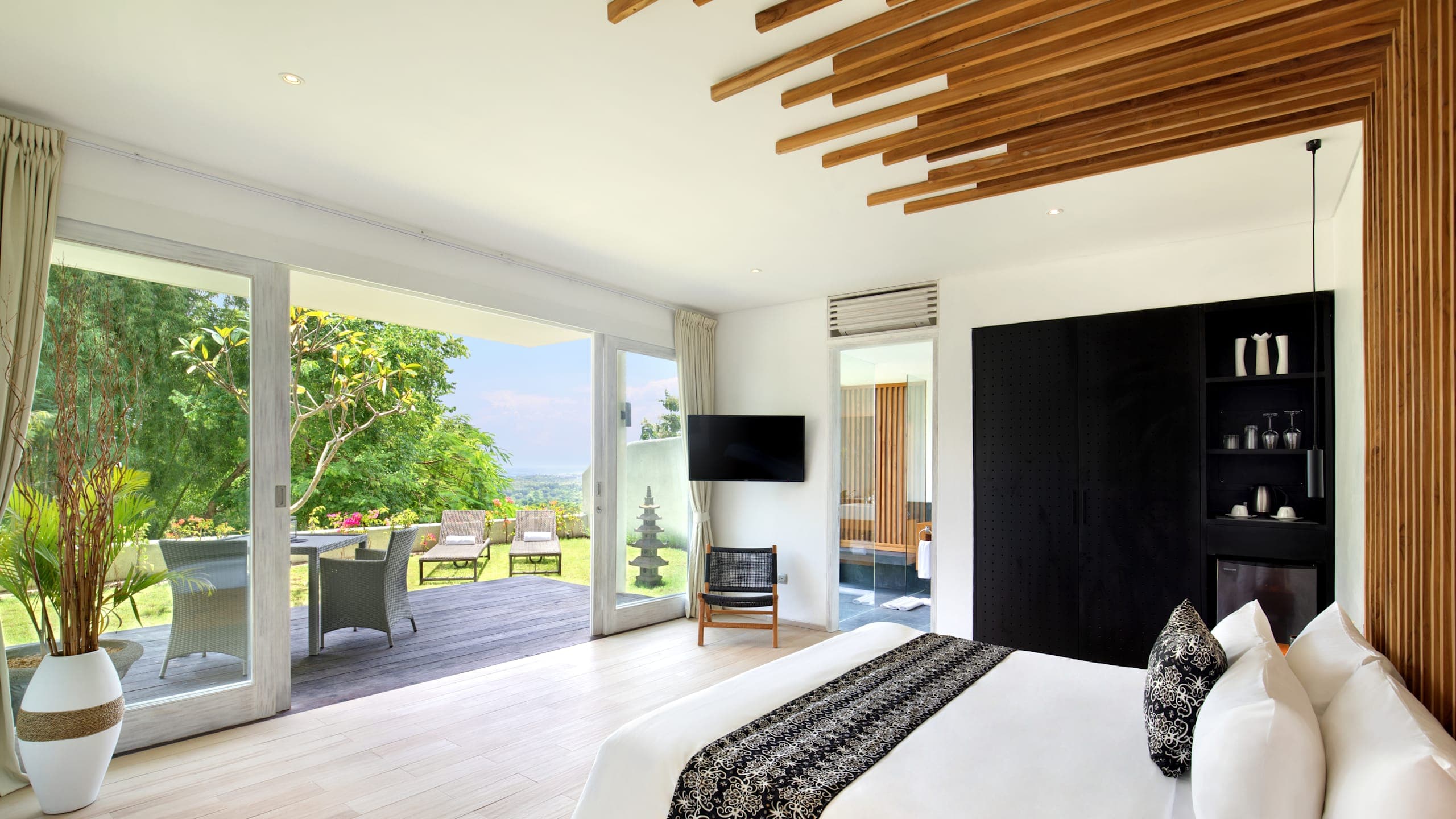 Studio Bedroom Garden View Villa - Image 2