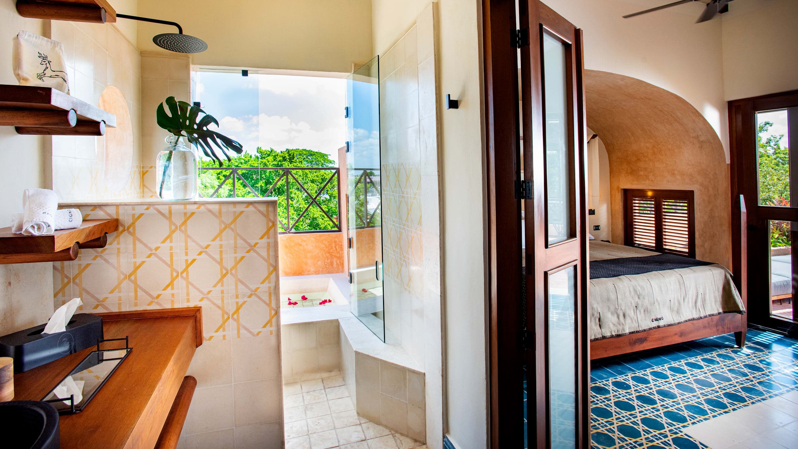 Premium Rooftop Suite King - Image 2