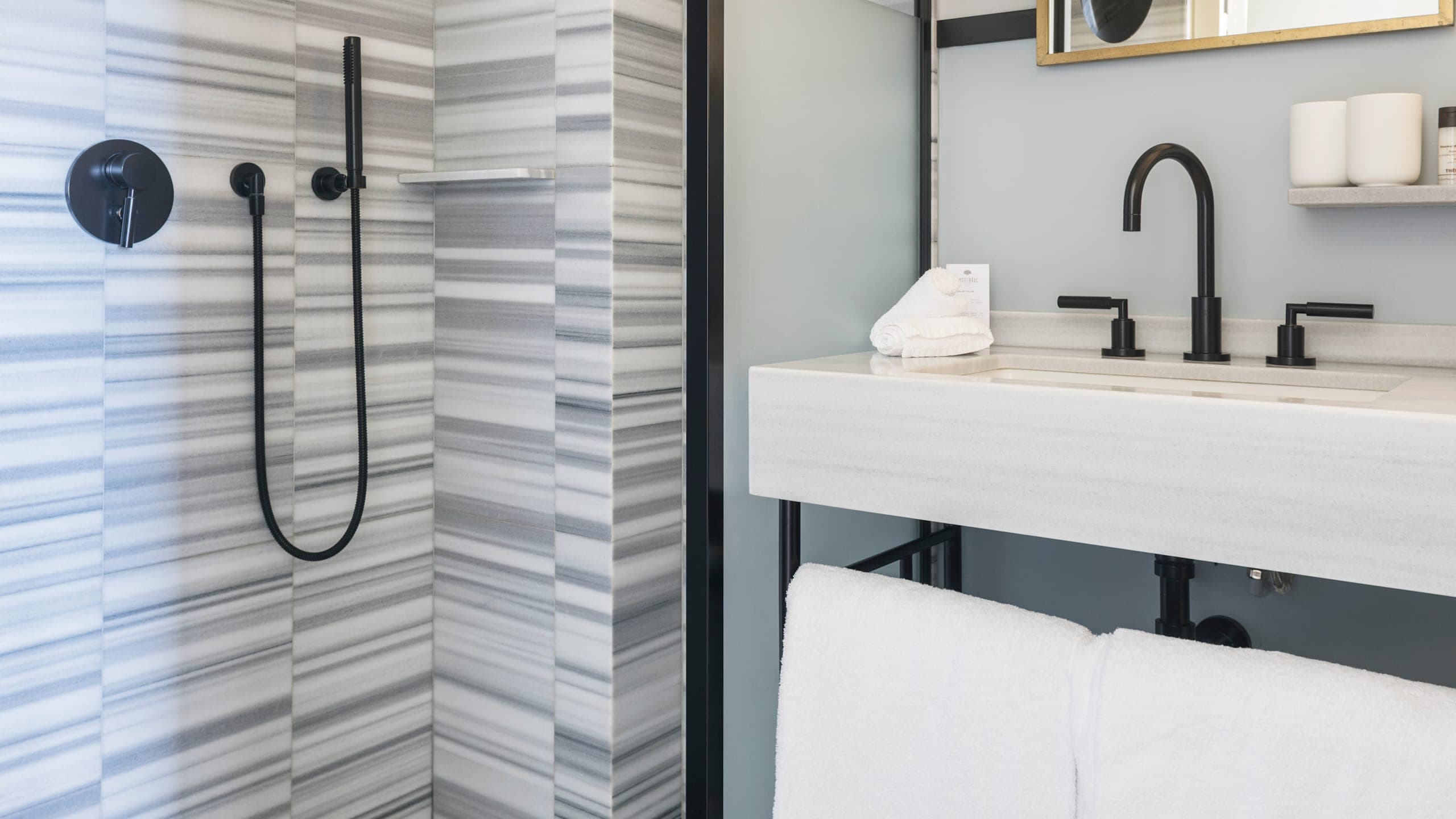 Superior Room with Sea View - Image 6