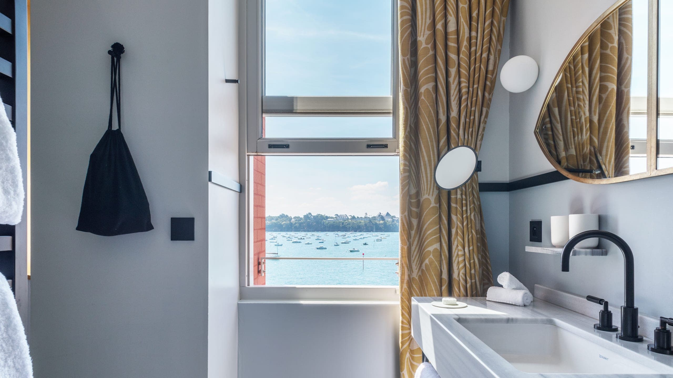 Superior Room with Sea View - Image 1