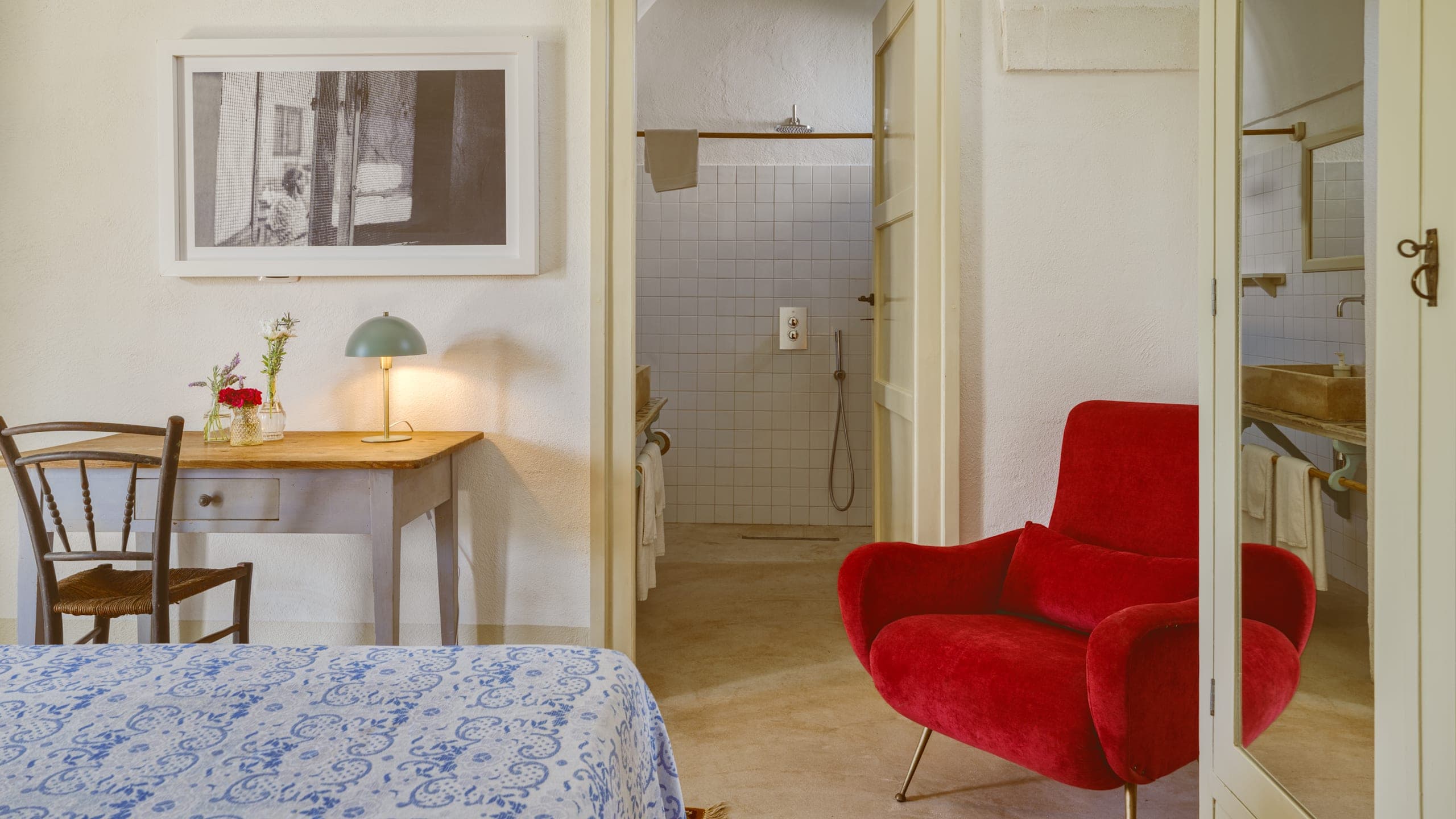 Deluxe Room with Patio - Image 3